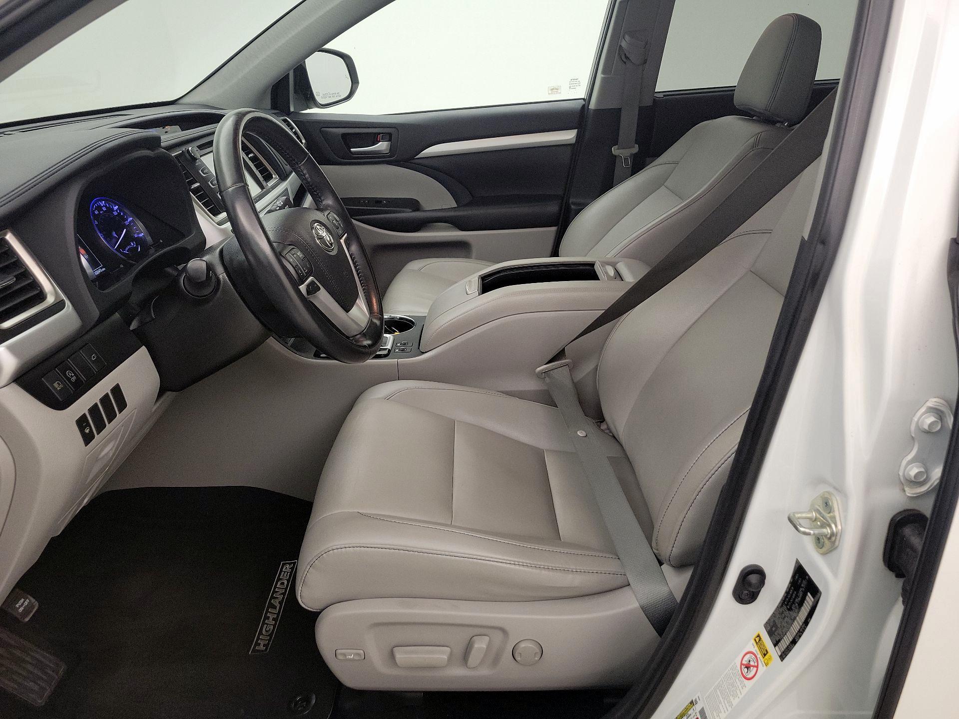 Thumbnail: 2019 Toyota Highlander - 11