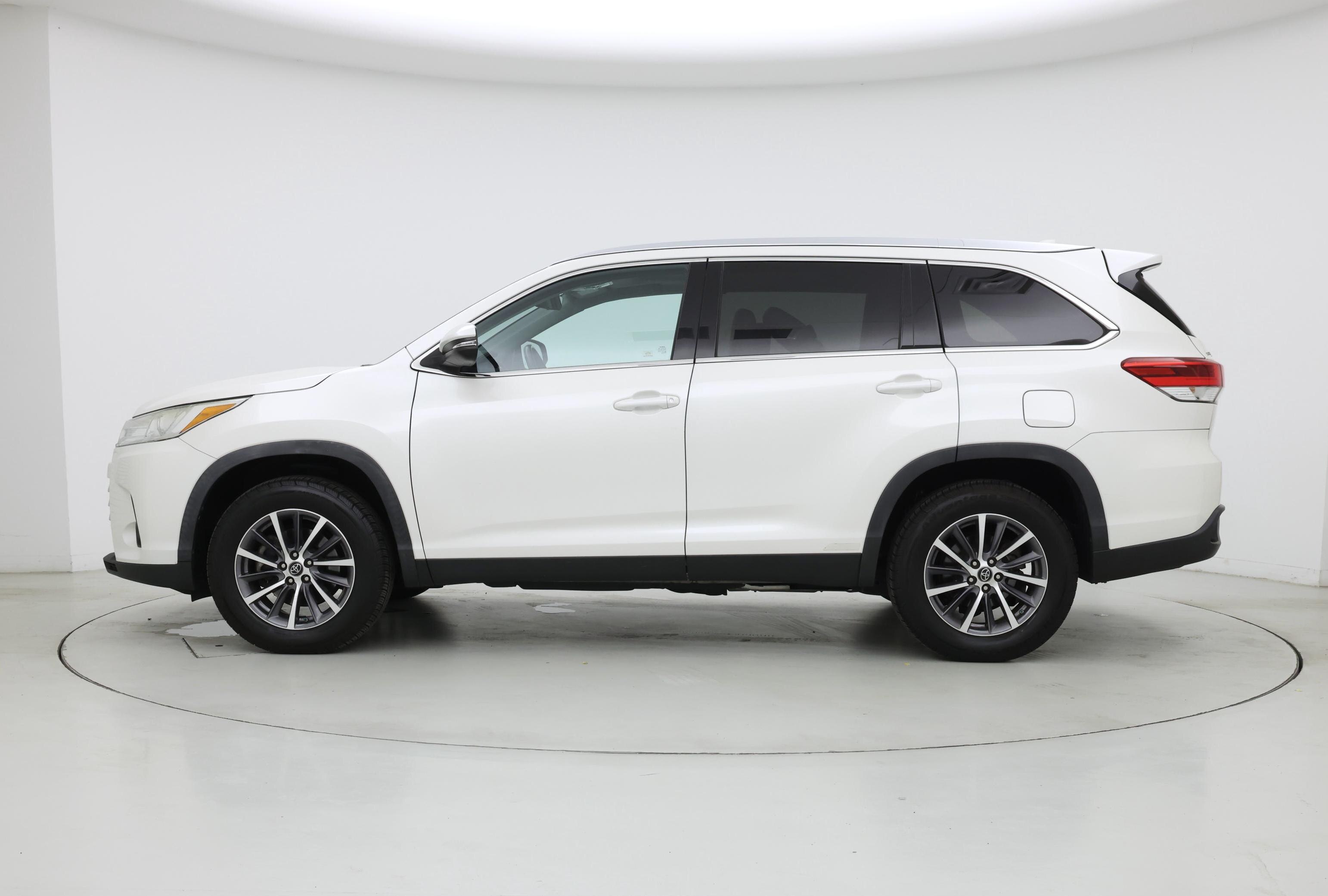 Thumbnail: 2019 Toyota Highlander - 3