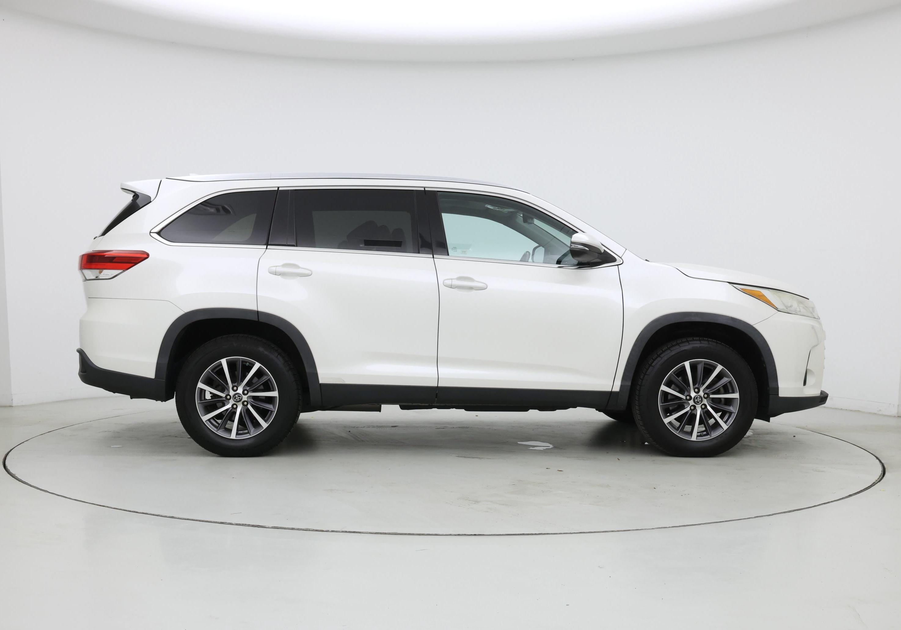 Thumbnail: 2019 Toyota Highlander - 7