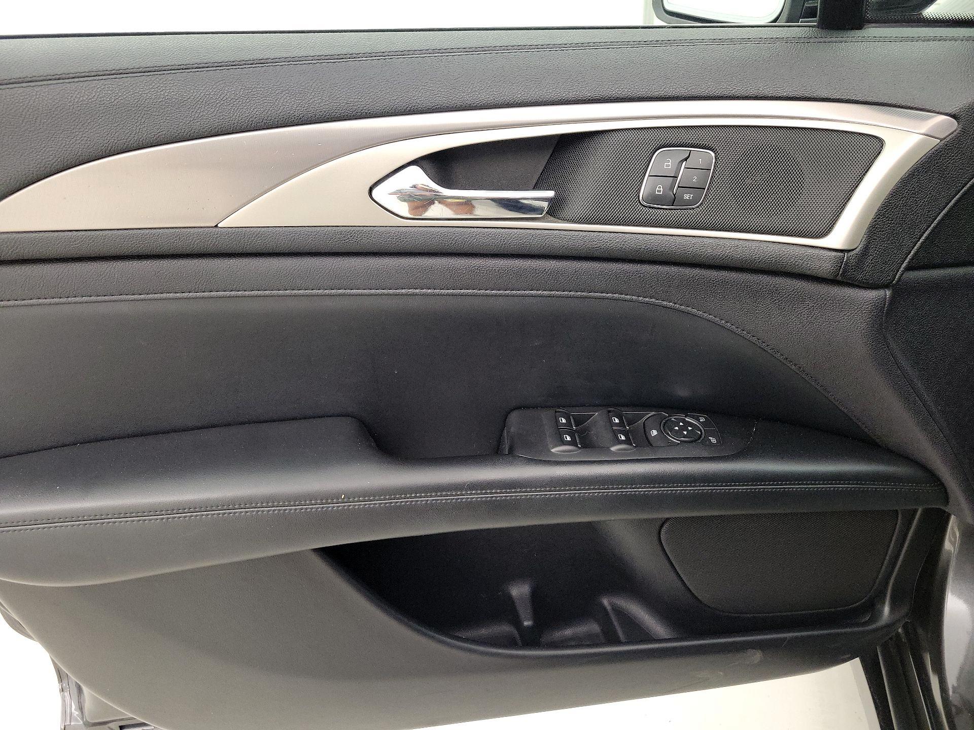 Thumbnail: 2020 Lincoln MKZ - 12