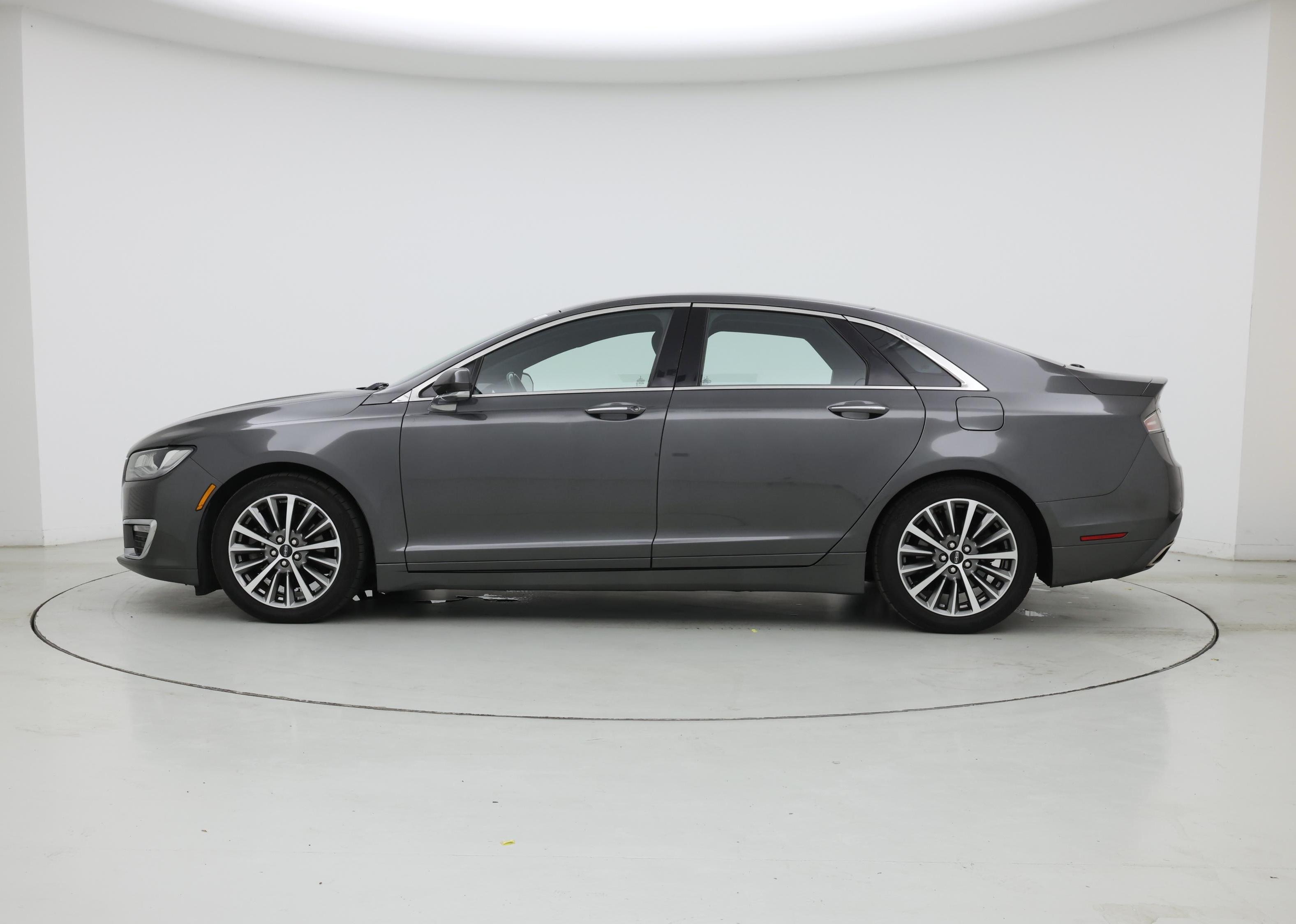 Thumbnail: 2020 Lincoln MKZ - 3