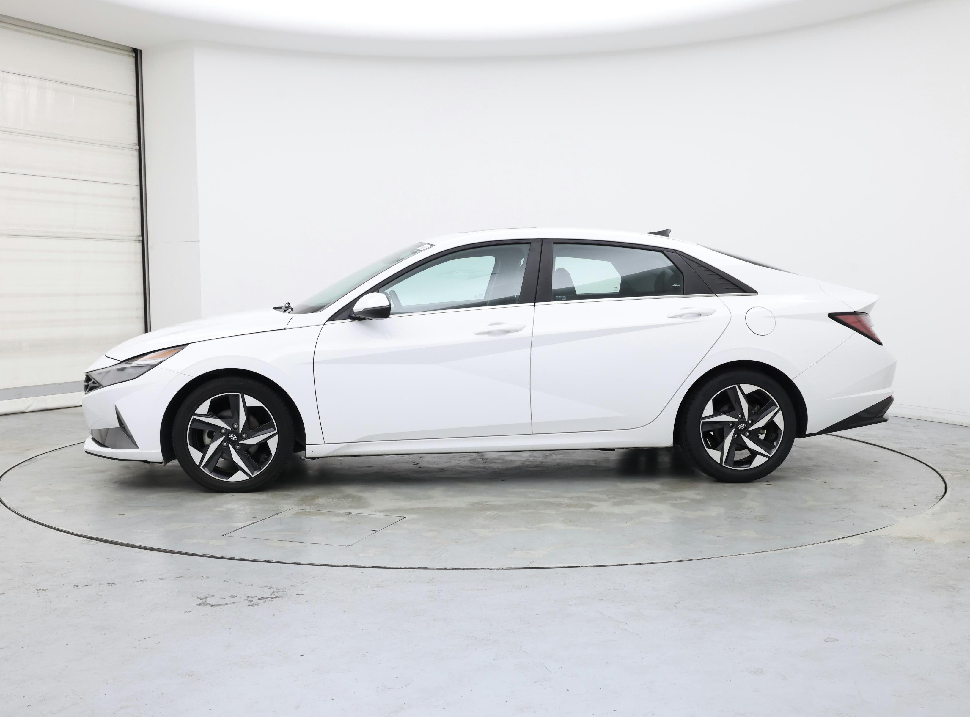 Thumbnail: 2022 Hyundai Elantra - 3