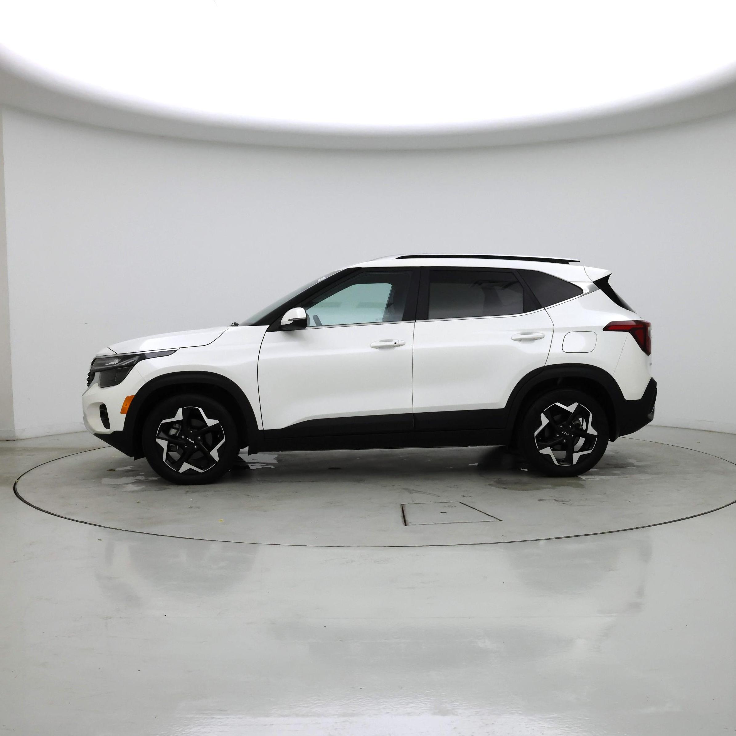 Thumbnail: 2024 Kia Seltos - 3