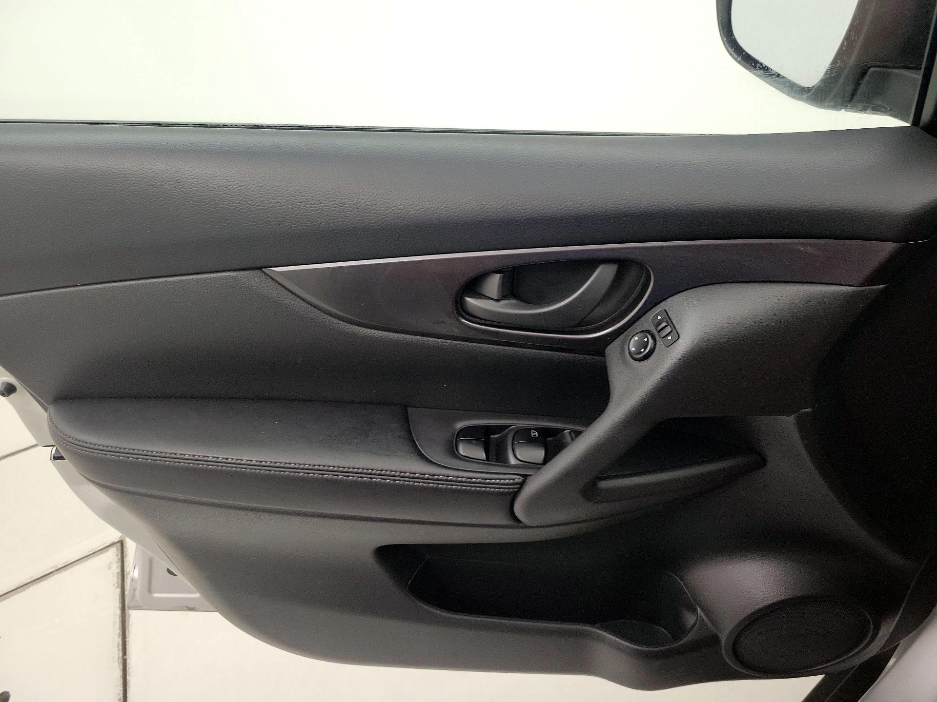 Thumbnail: 2019 Nissan Rogue - 12