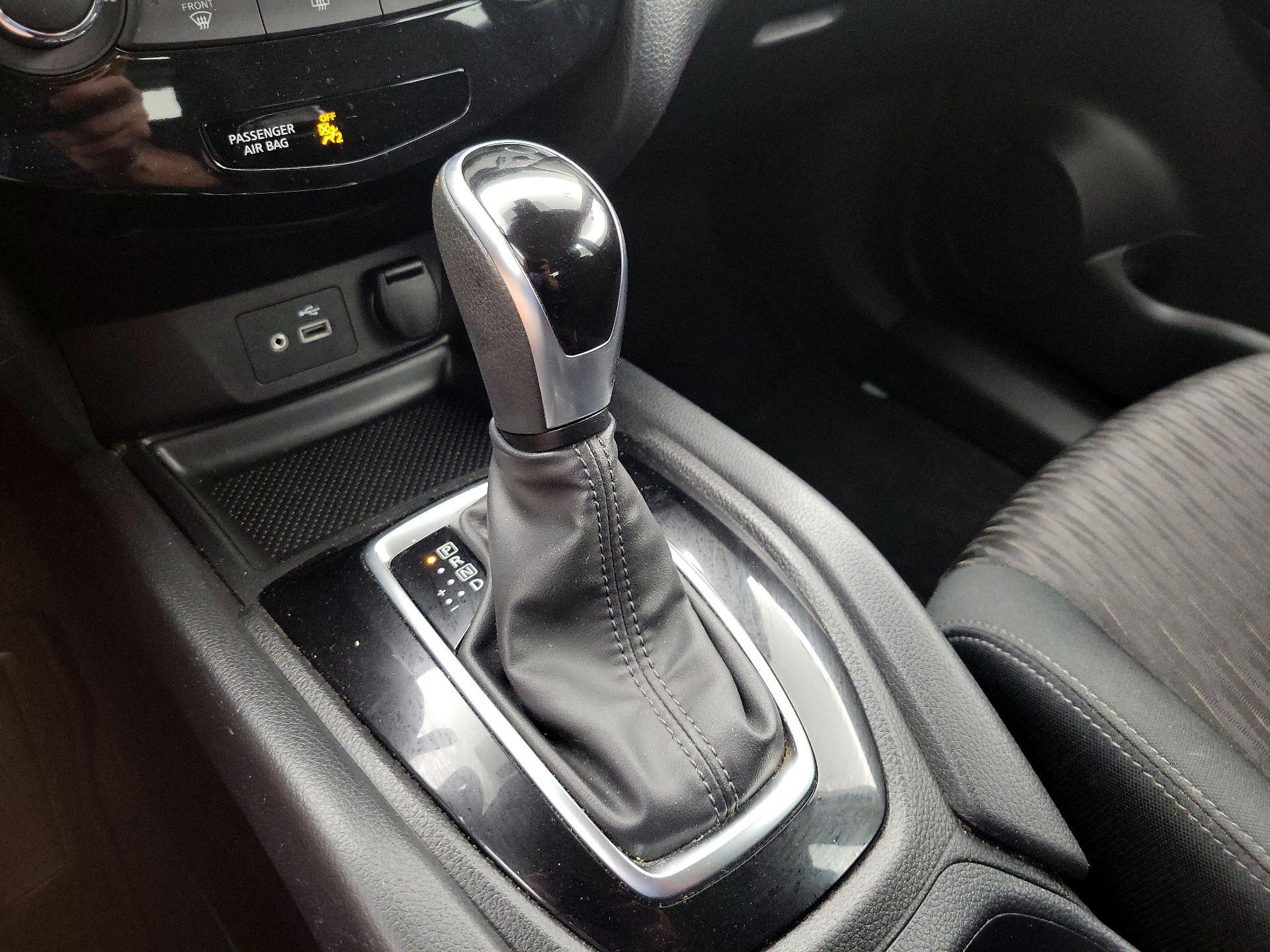 Thumbnail: 2019 Nissan Rogue - 17