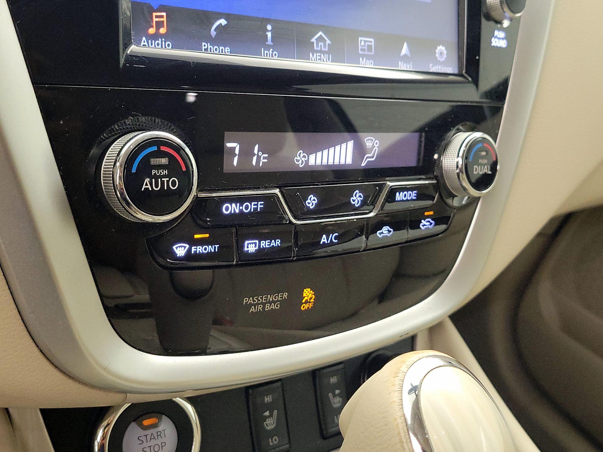 Thumbnail: 2015 Nissan Murano - 17