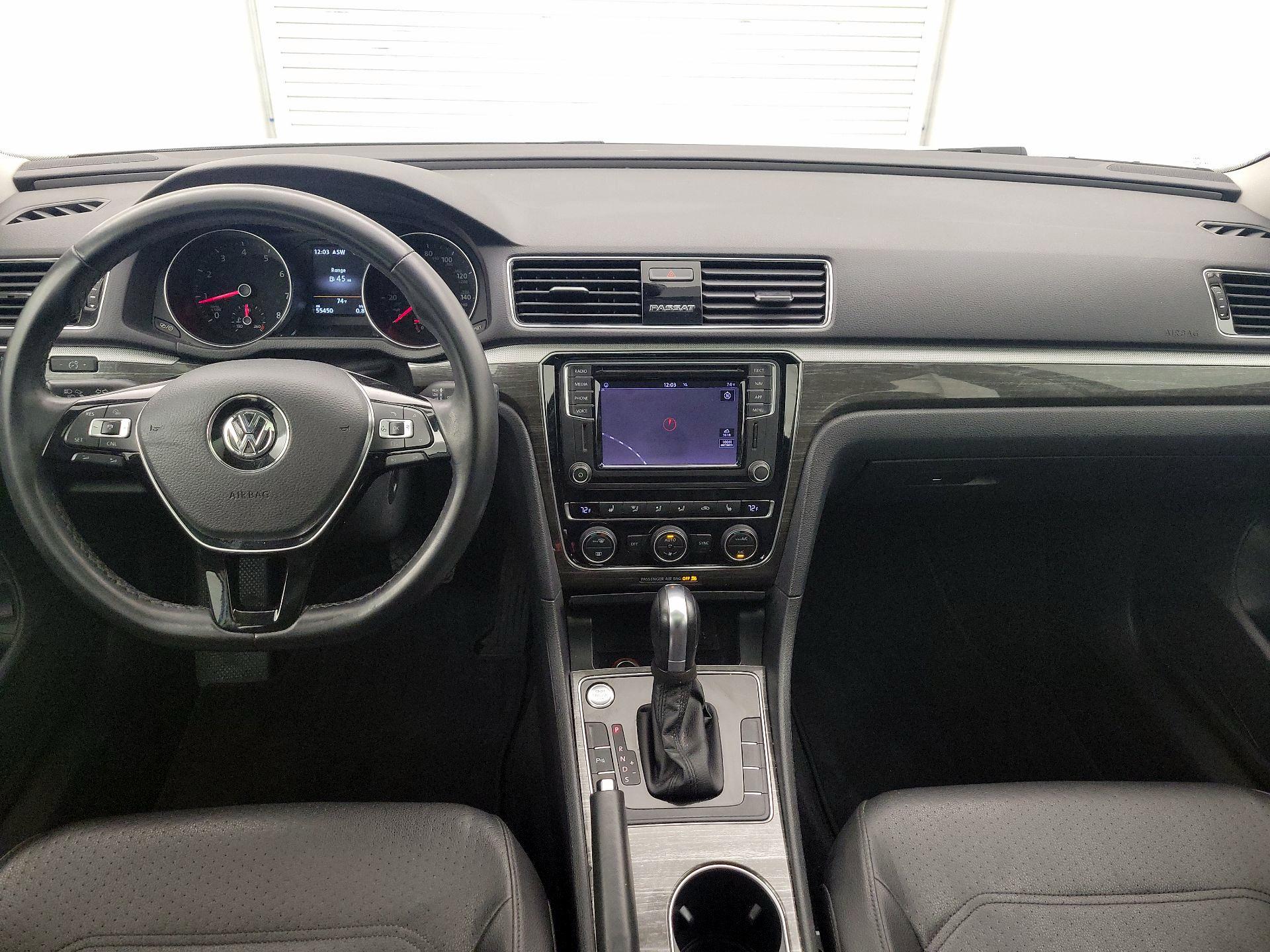 Thumbnail: 2018 Volkswagen Passat - 9