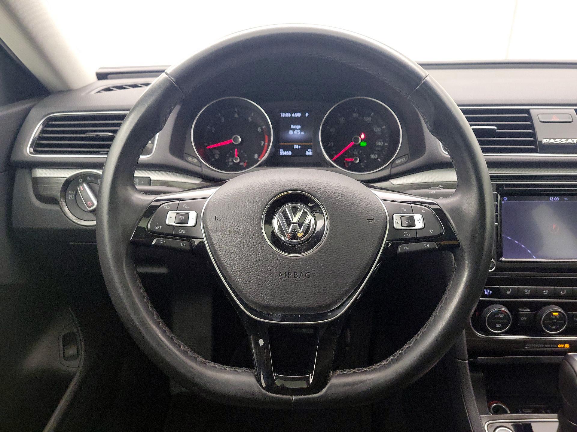Thumbnail: 2018 Volkswagen Passat - 10