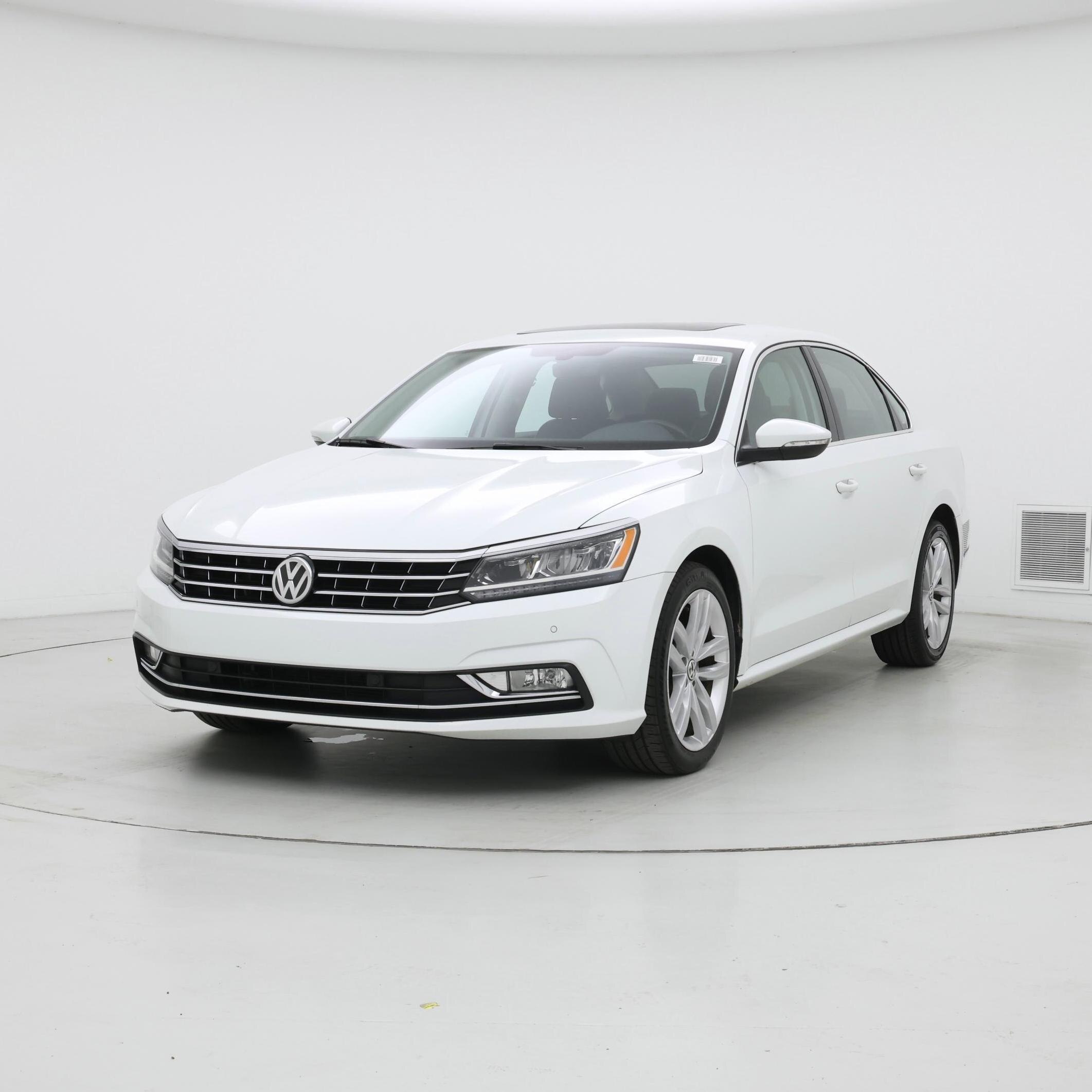 Thumbnail: 2018 Volkswagen Passat - 4