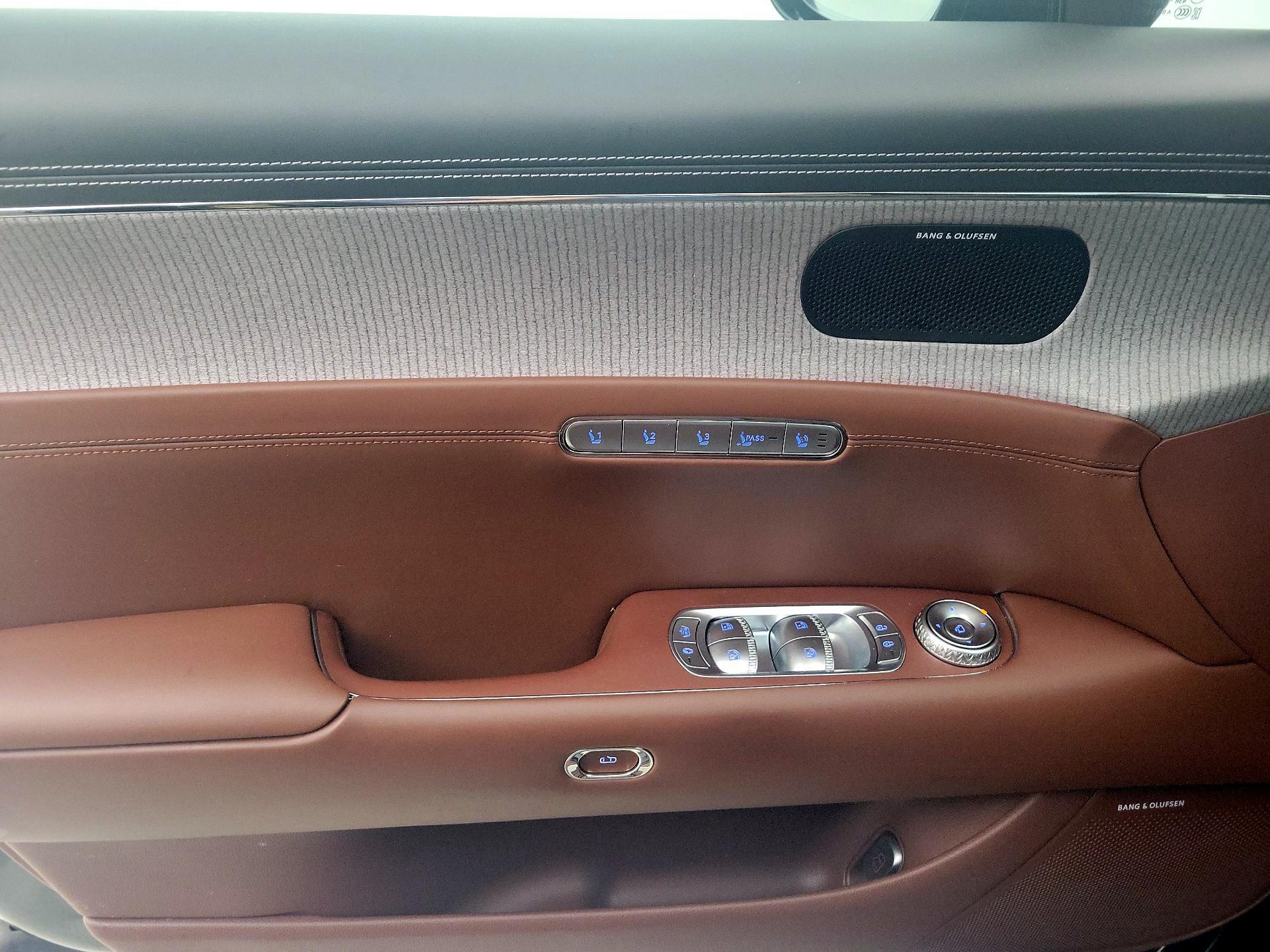Thumbnail: 2023 Genesis G90 - 12