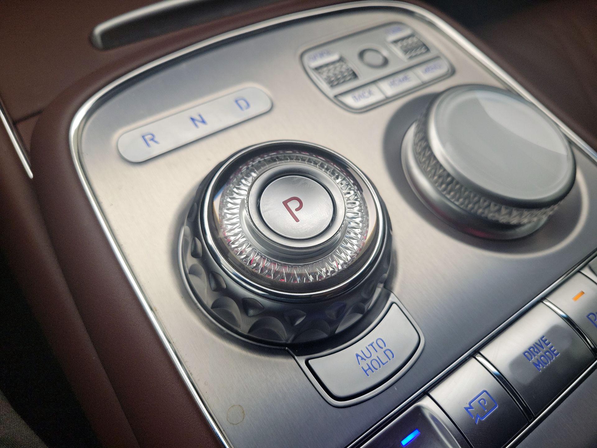 Thumbnail: 2023 Genesis G90 - 17