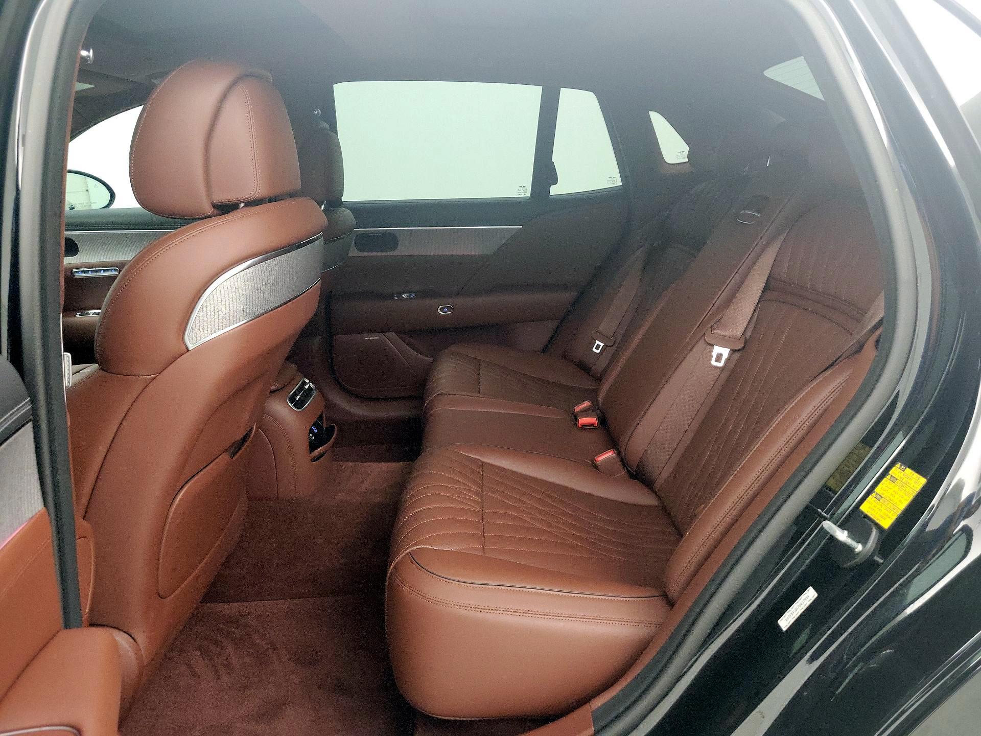 Thumbnail: 2023 Genesis G90 - 19