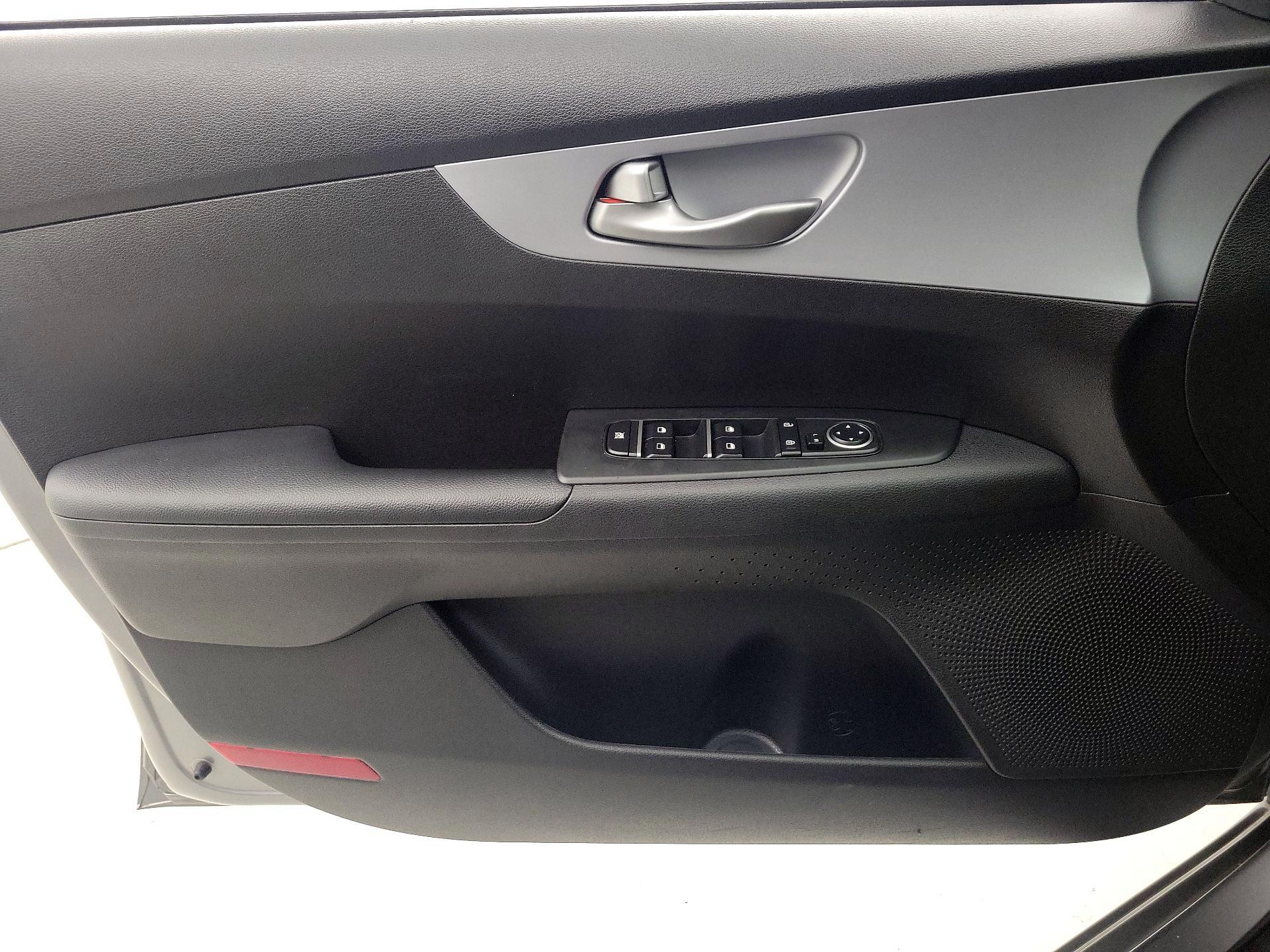 Thumbnail: 2022 Kia Forte - 12