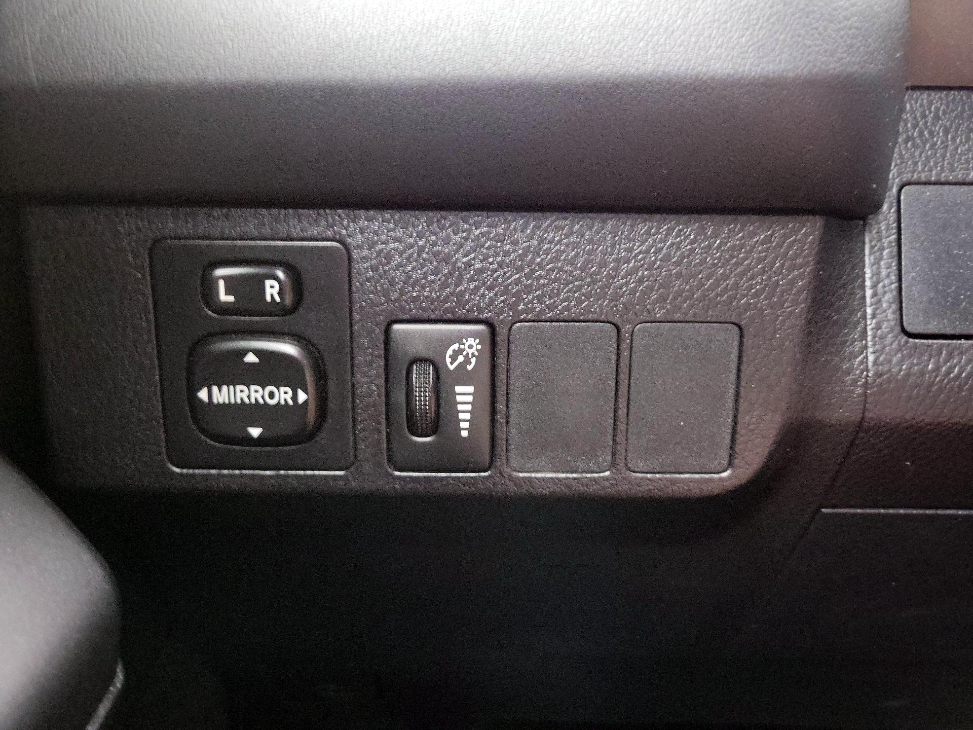 Thumbnail: 2016 Toyota RAV4 - 13