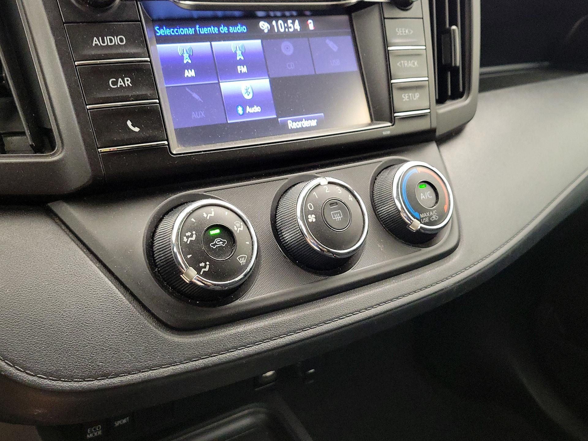 Thumbnail: 2016 Toyota RAV4 - 16