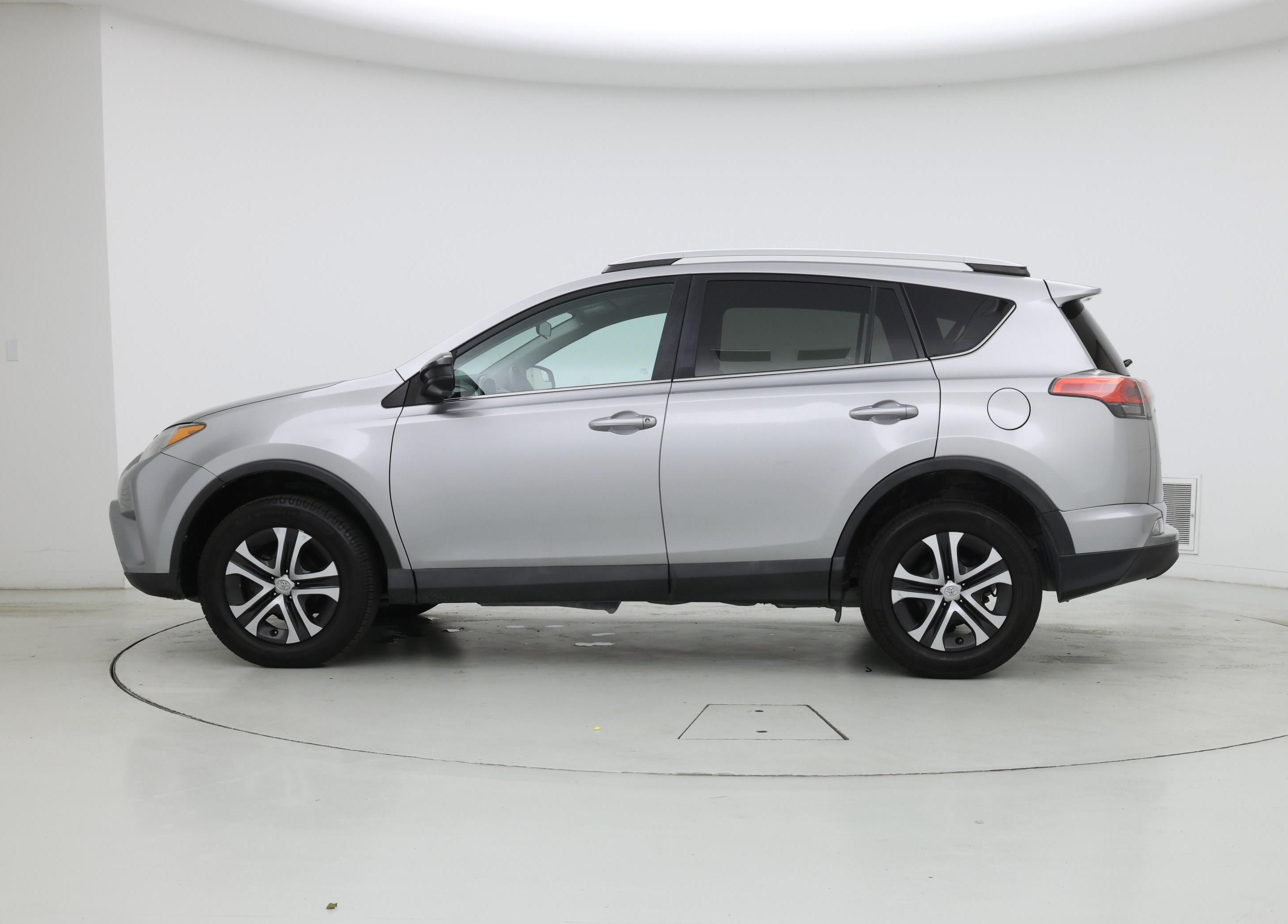 Thumbnail: 2016 Toyota RAV4 - 3