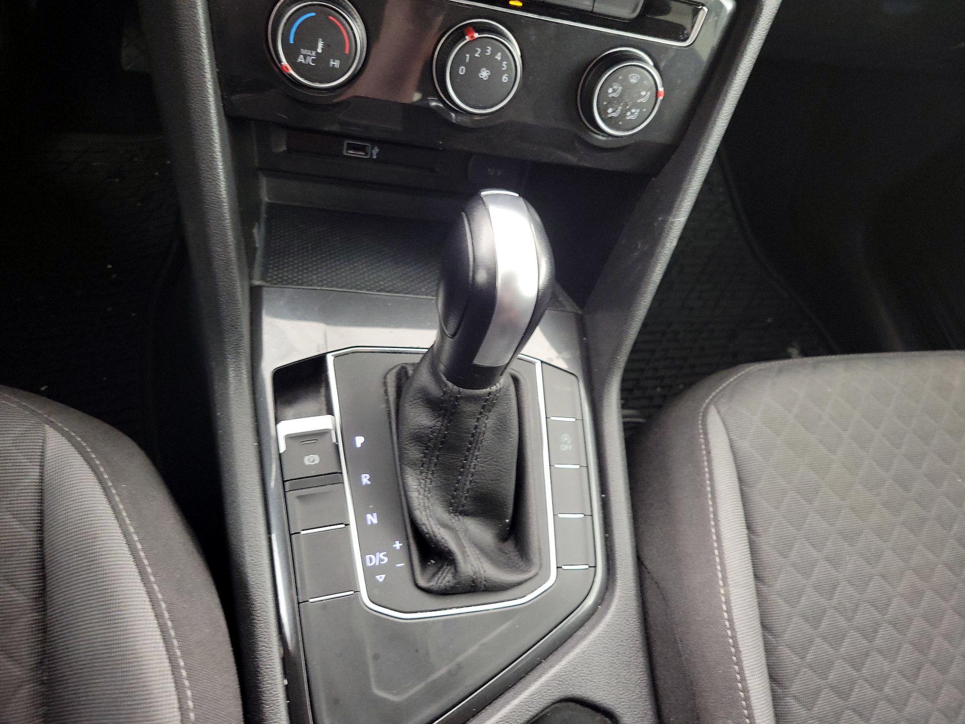 Thumbnail: 2019 Volkswagen Tiguan - 17