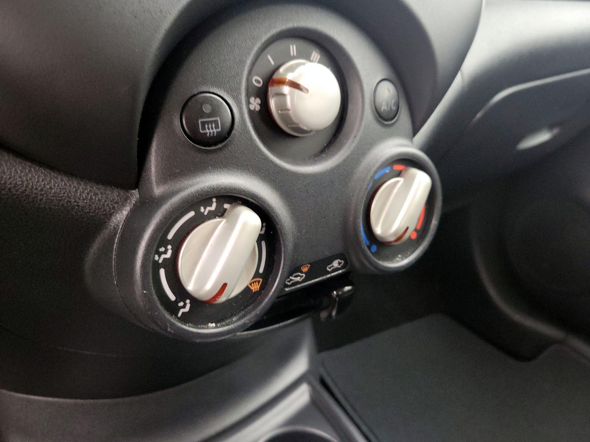 Thumbnail: 2014 Nissan Versa - 15