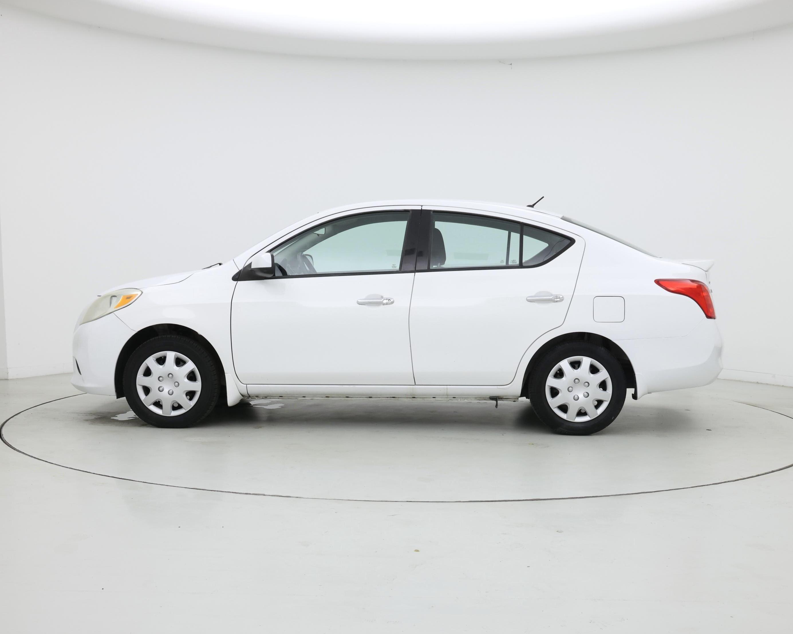 Thumbnail: 2014 Nissan Versa - 3