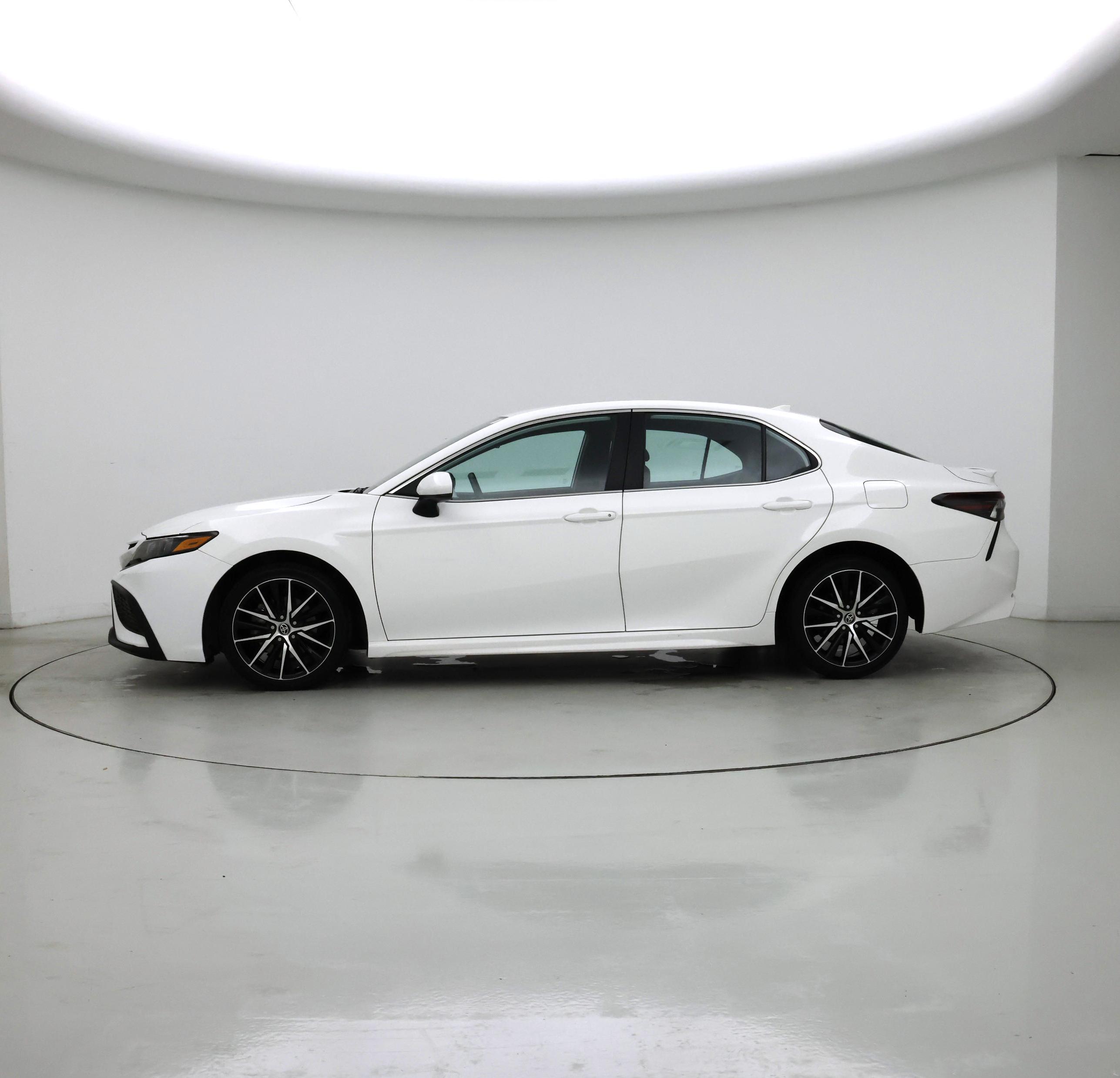 Thumbnail: 2021 Toyota Camry - 3