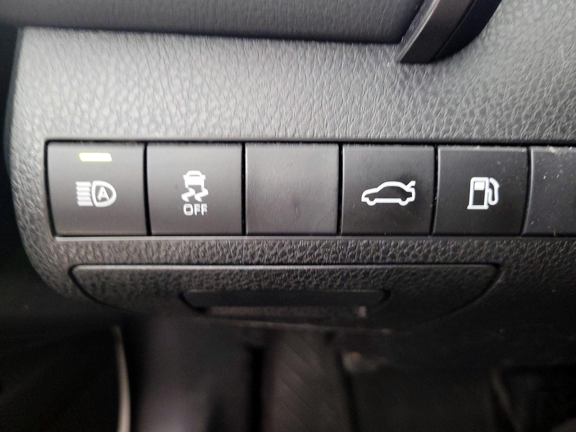 Thumbnail: 2018 Toyota Camry - 13