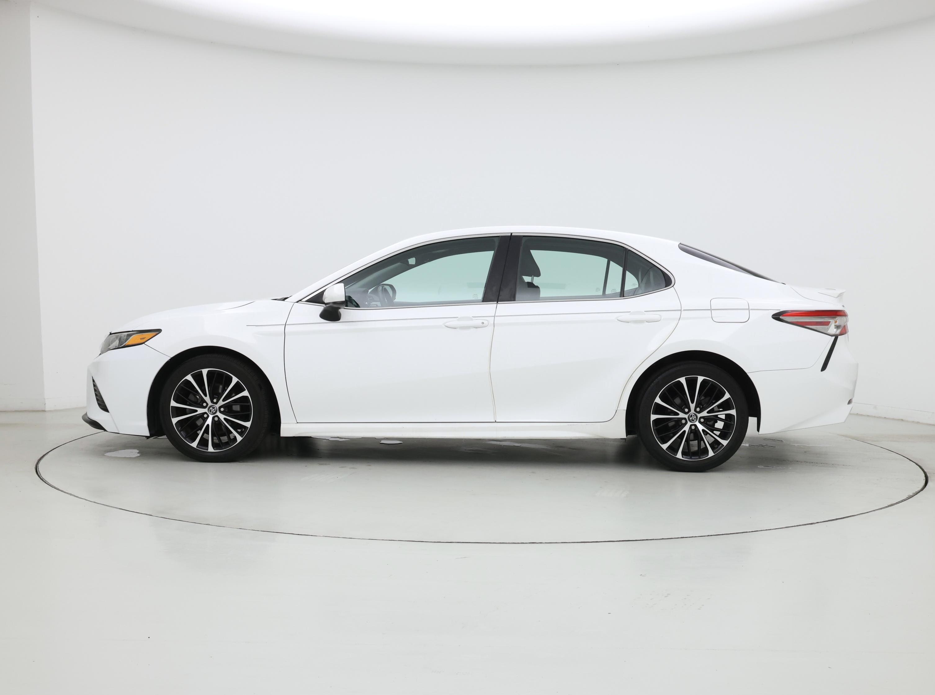Thumbnail: 2018 Toyota Camry - 3