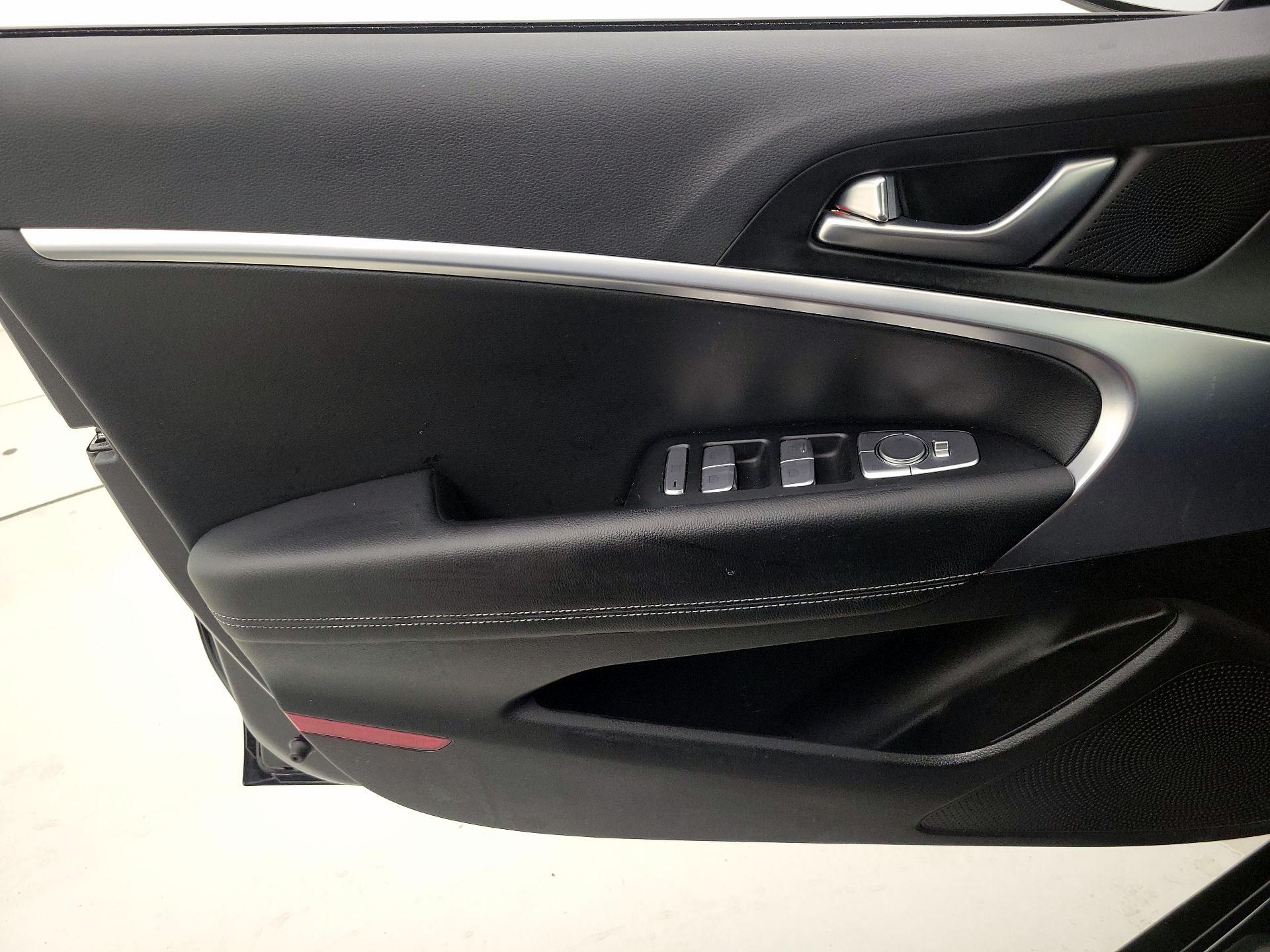 Thumbnail: 2023 Genesis G70 - 12