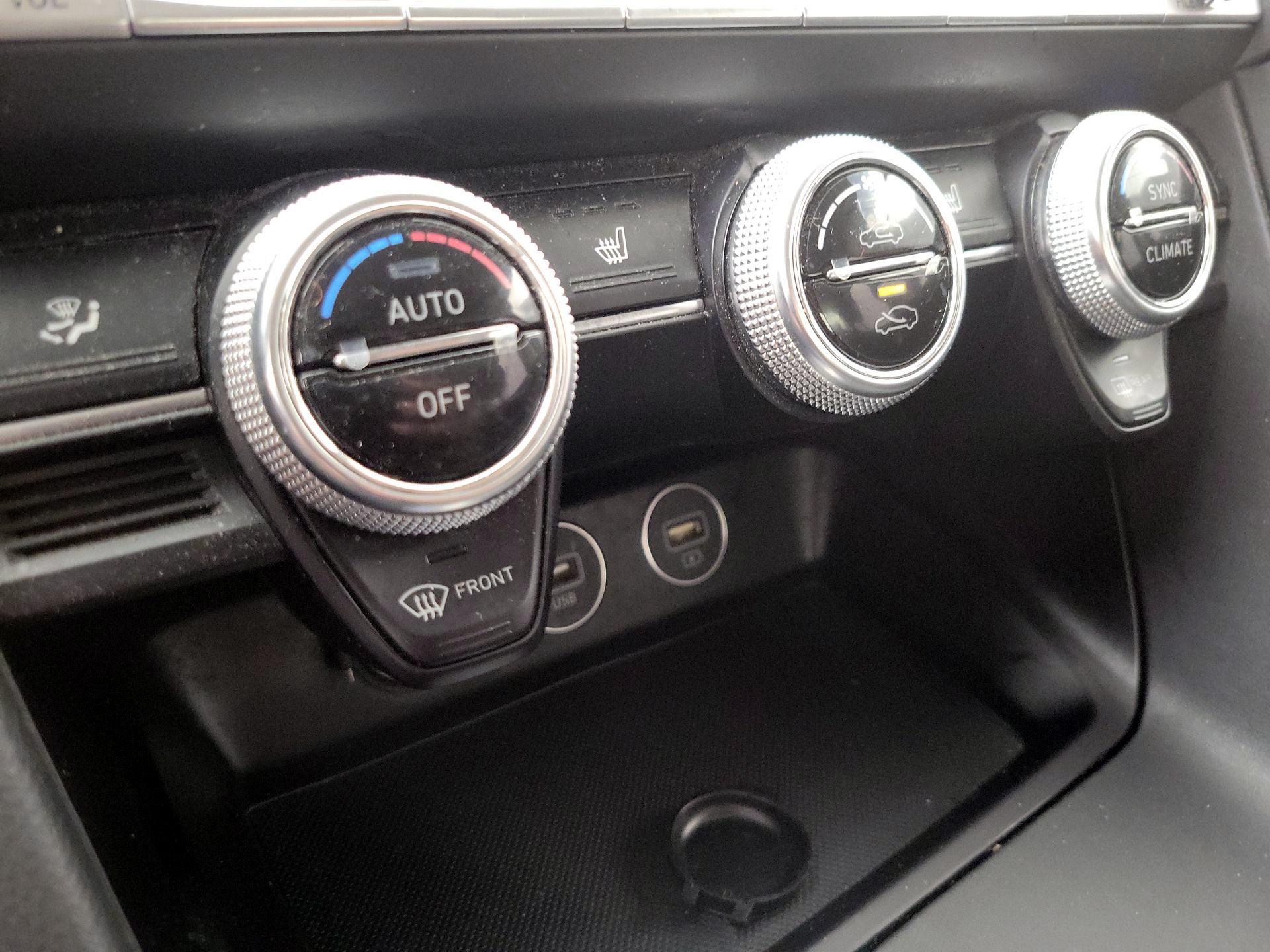Thumbnail: 2023 Genesis G70 - 17
