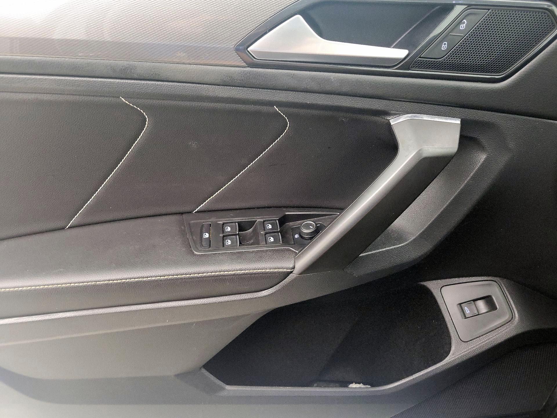 Thumbnail: 2022 Volkswagen Tiguan - 12