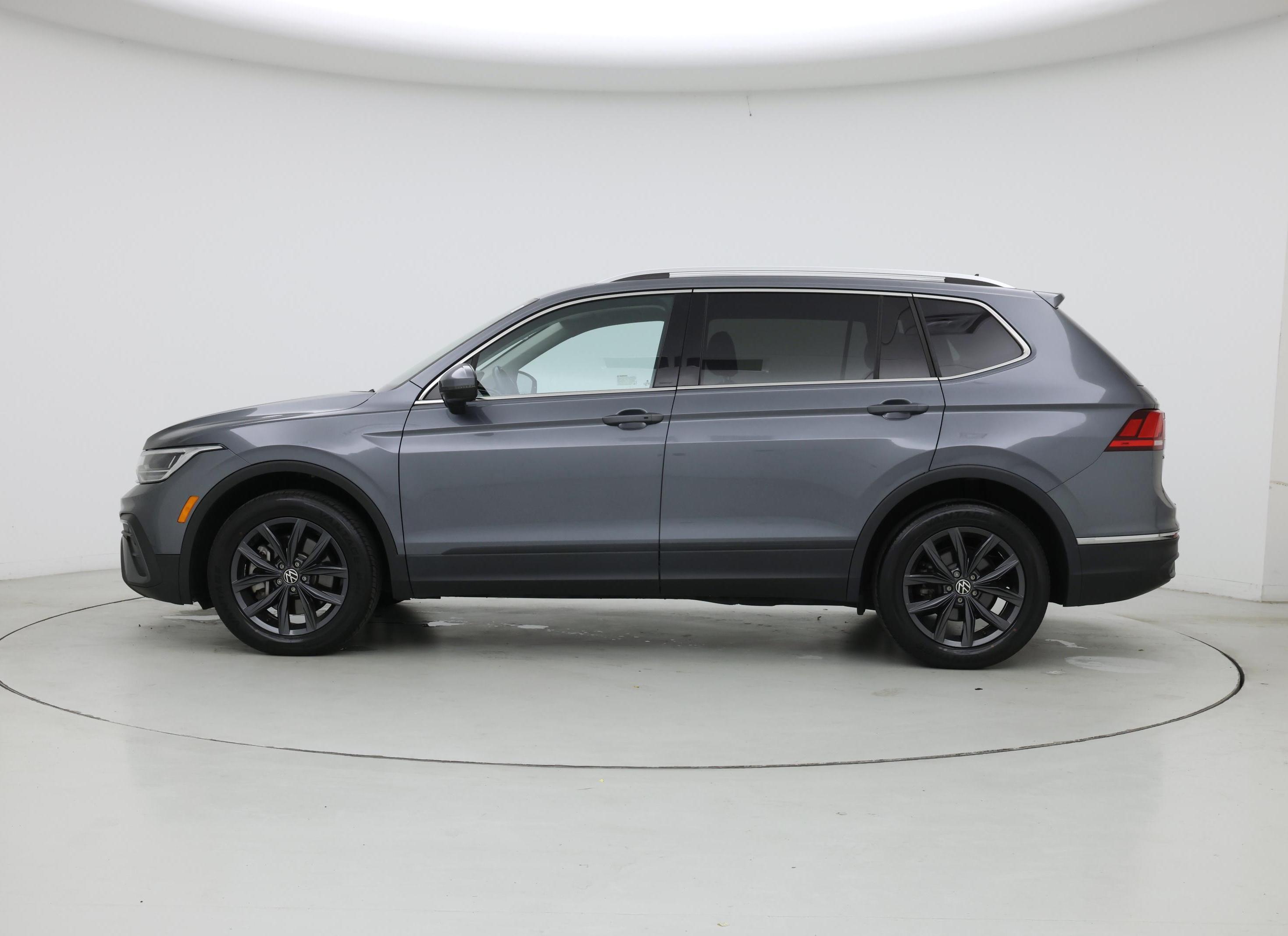 Thumbnail: 2022 Volkswagen Tiguan - 3