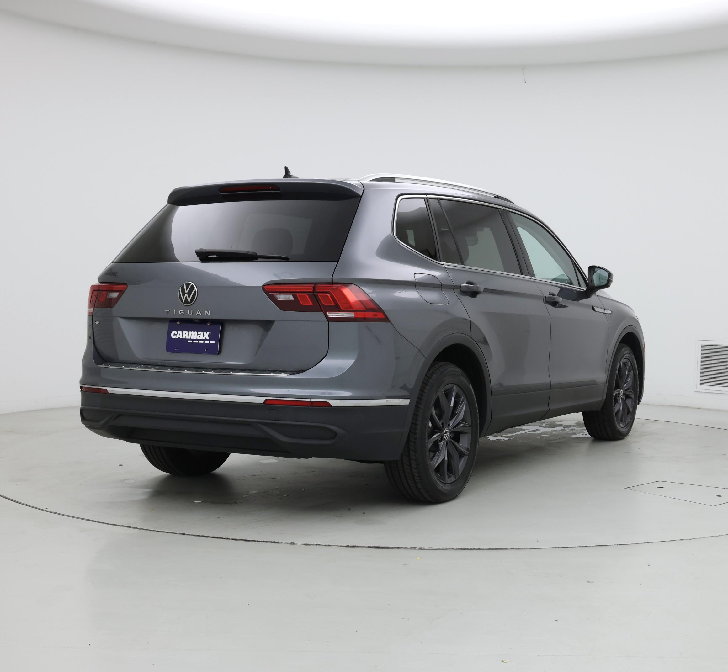 Thumbnail: 2022 Volkswagen Tiguan - 8