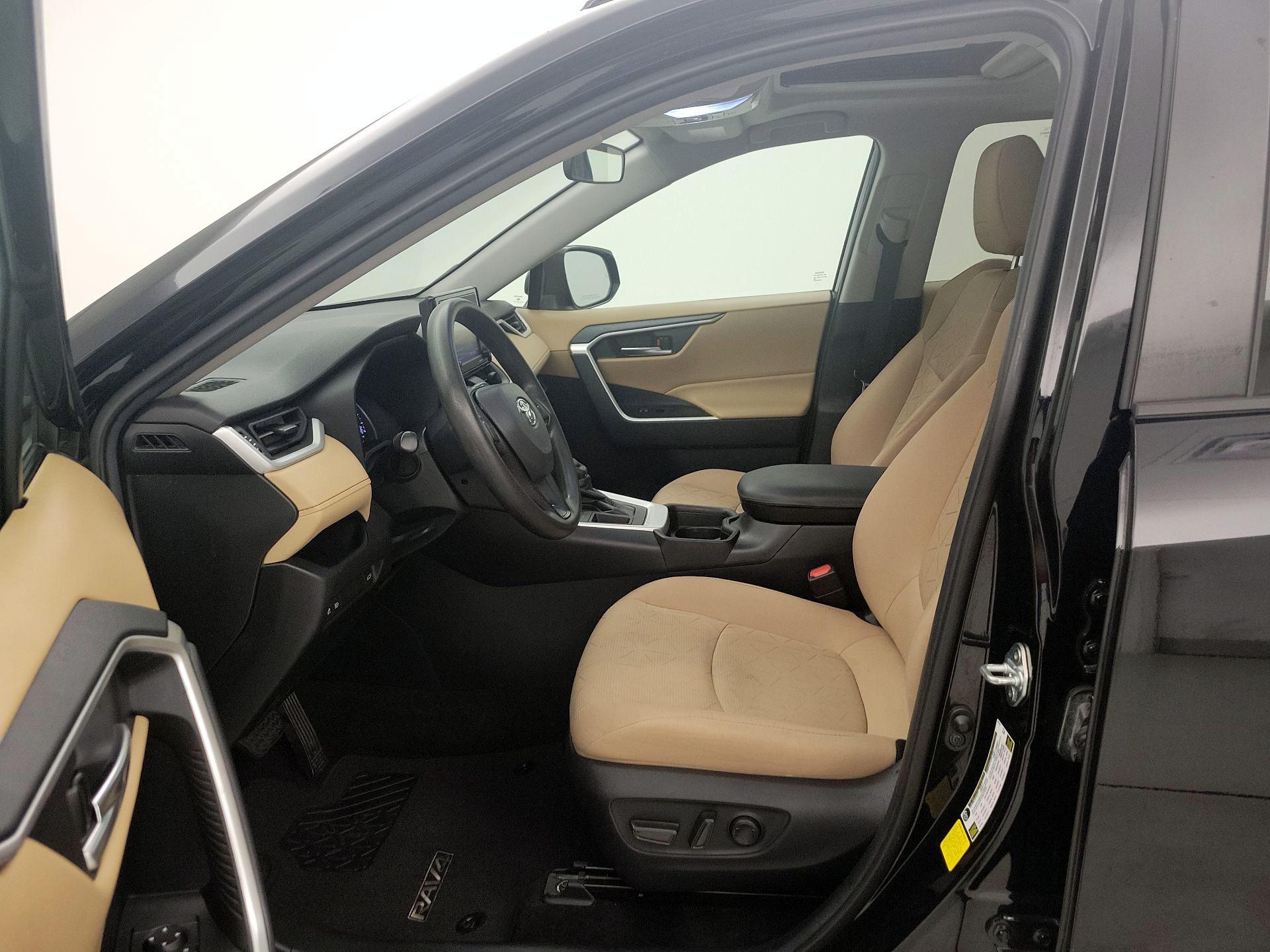 Thumbnail: 2021 Toyota RAV4 - 11
