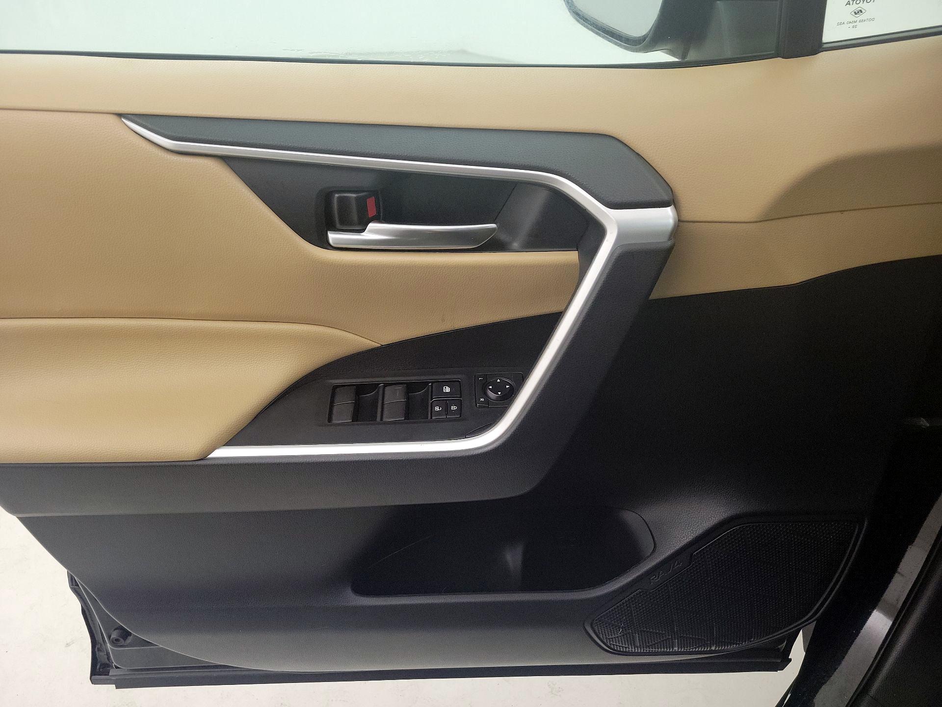Thumbnail: 2021 Toyota RAV4 - 12