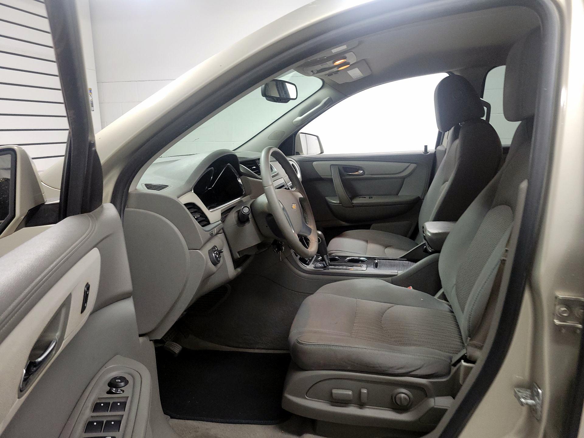 Thumbnail: 2015 Chevrolet Traverse - 11