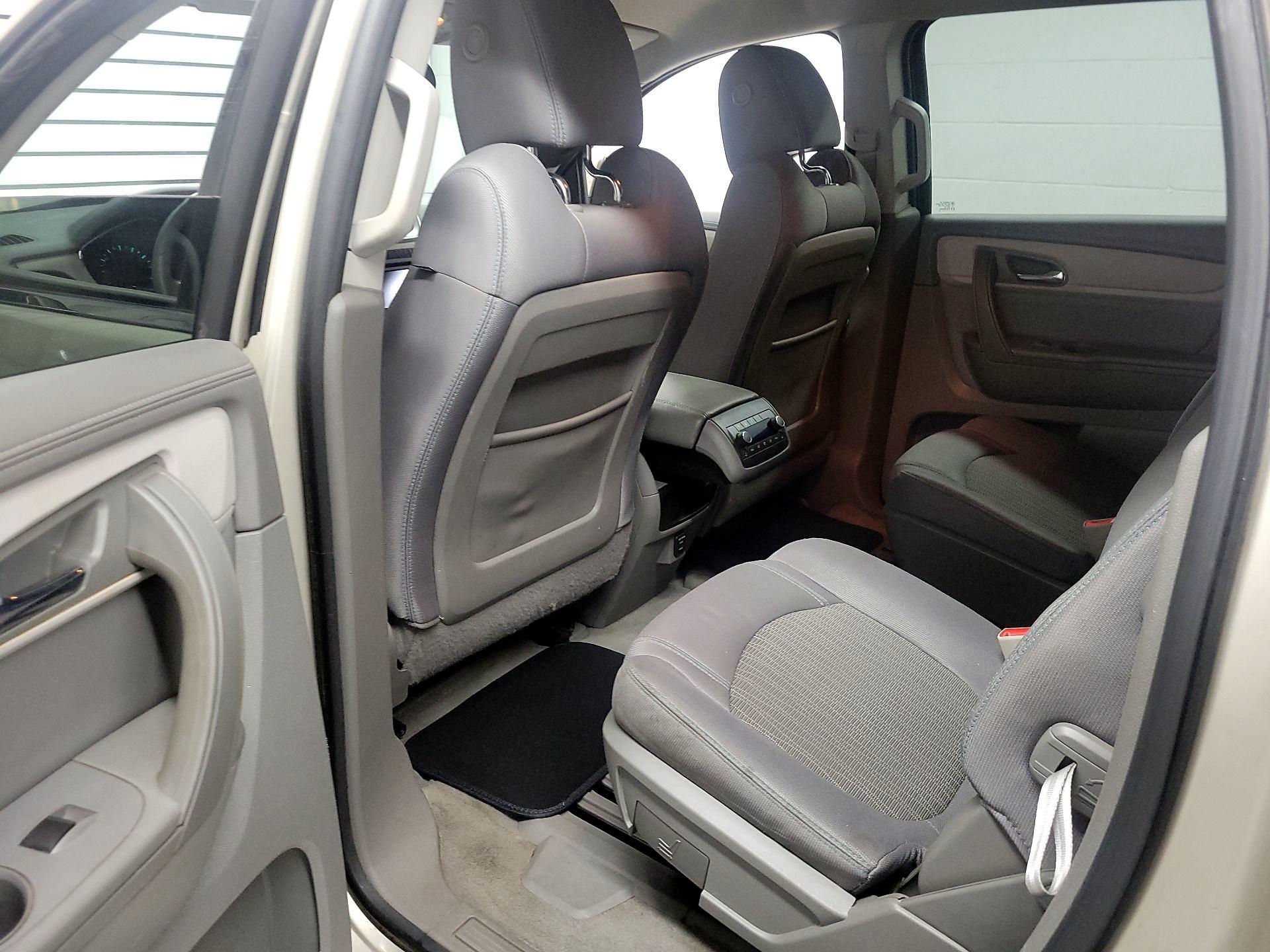 Thumbnail: 2015 Chevrolet Traverse - 18
