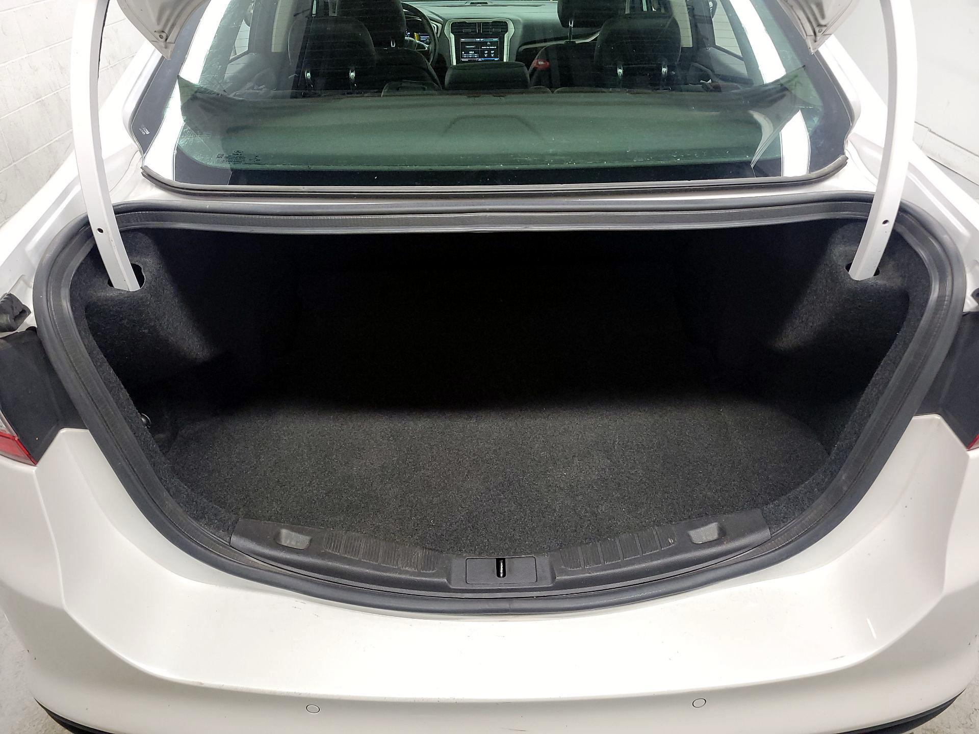 Thumbnail: 2014 Ford Fusion - 17