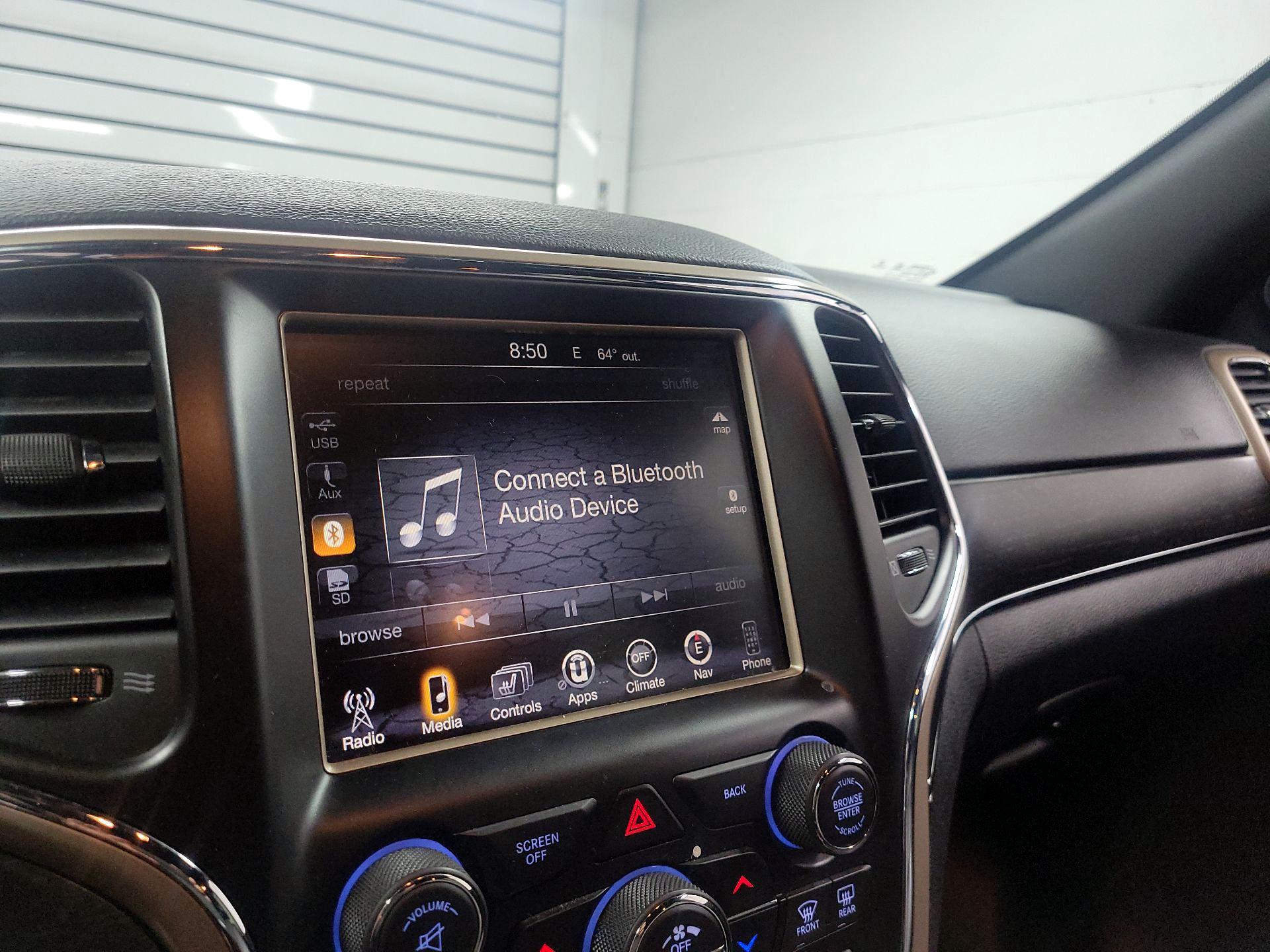 Thumbnail: 2015 Jeep Grand Cherokee - 14