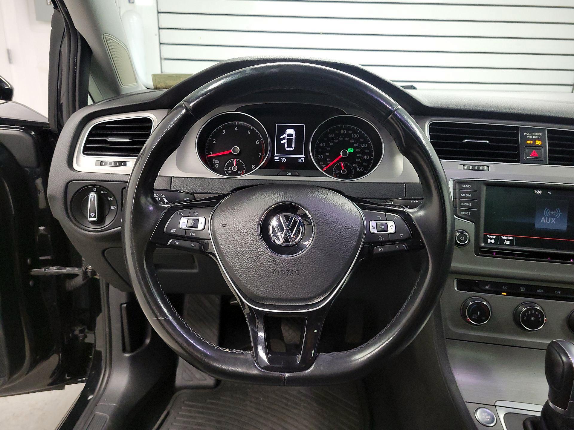 Thumbnail: 2016 Volkswagen Golf - 10