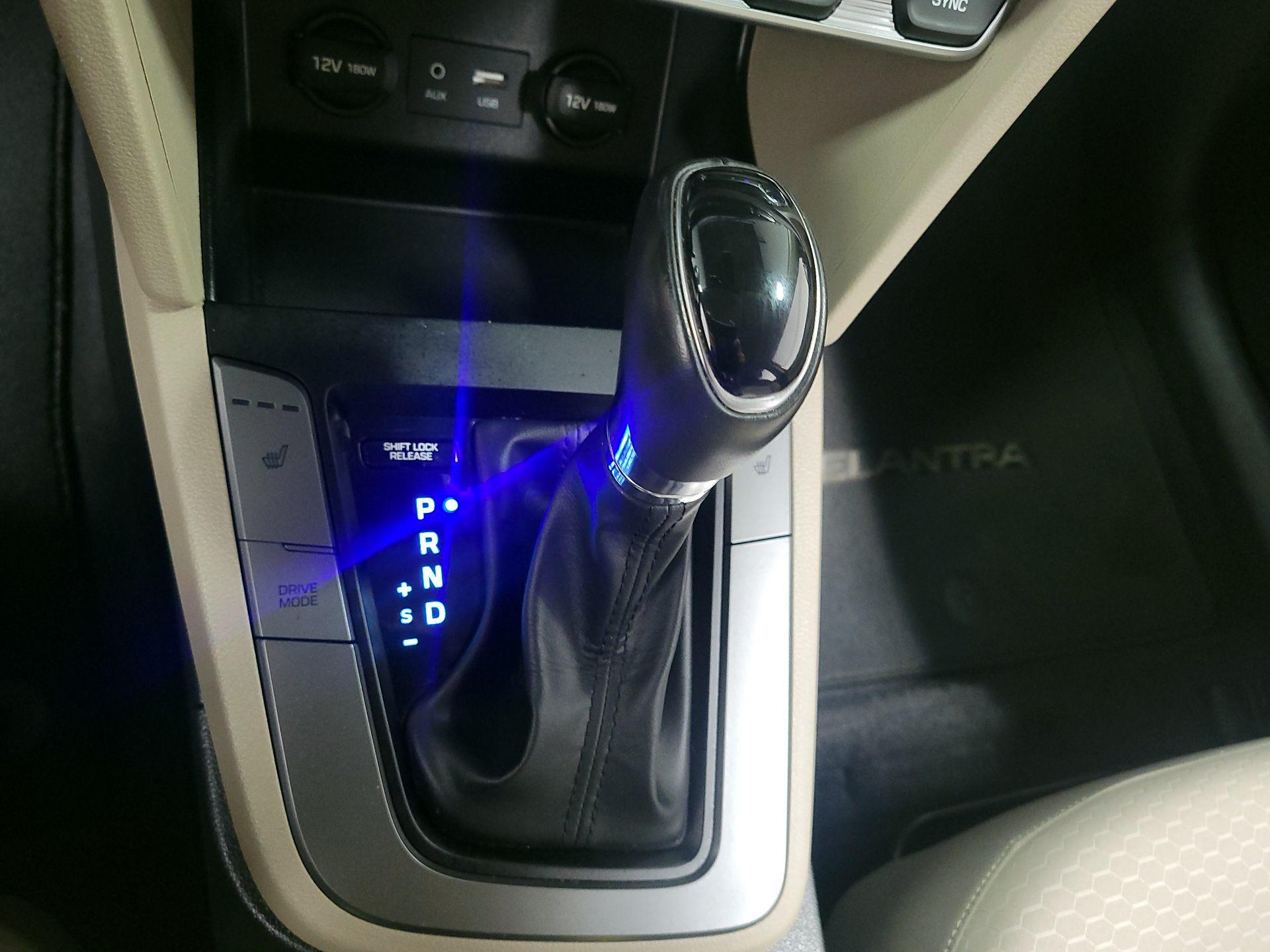 Thumbnail: 2020 Hyundai Elantra - 16