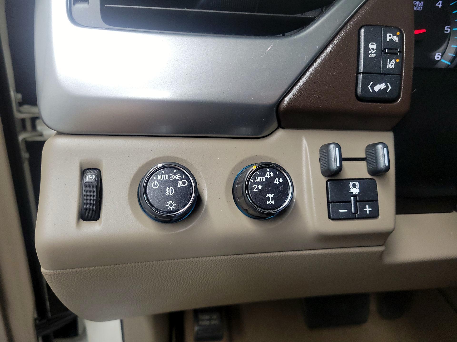 Thumbnail: 2015 Chevrolet Tahoe - 13
