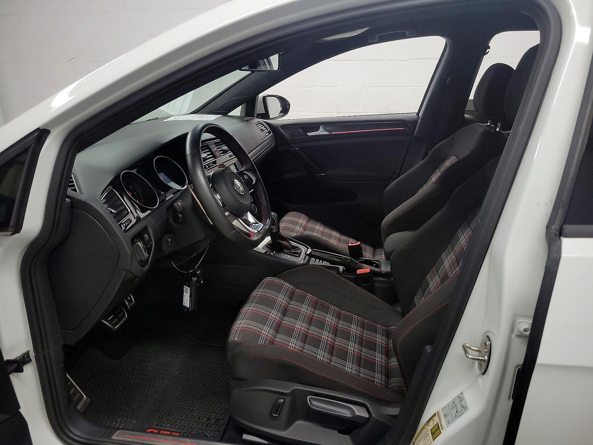Thumbnail: 2020 Volkswagen Golf - 11