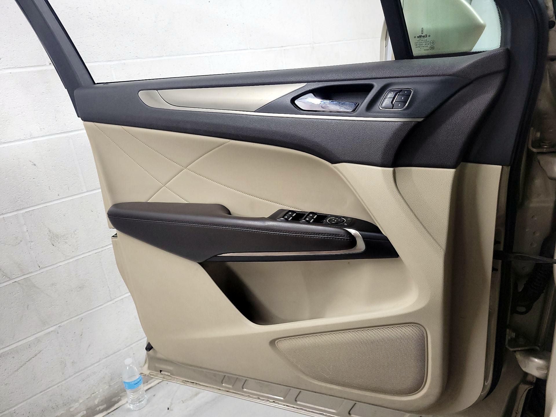 Thumbnail: 2017 Lincoln MKC - 12