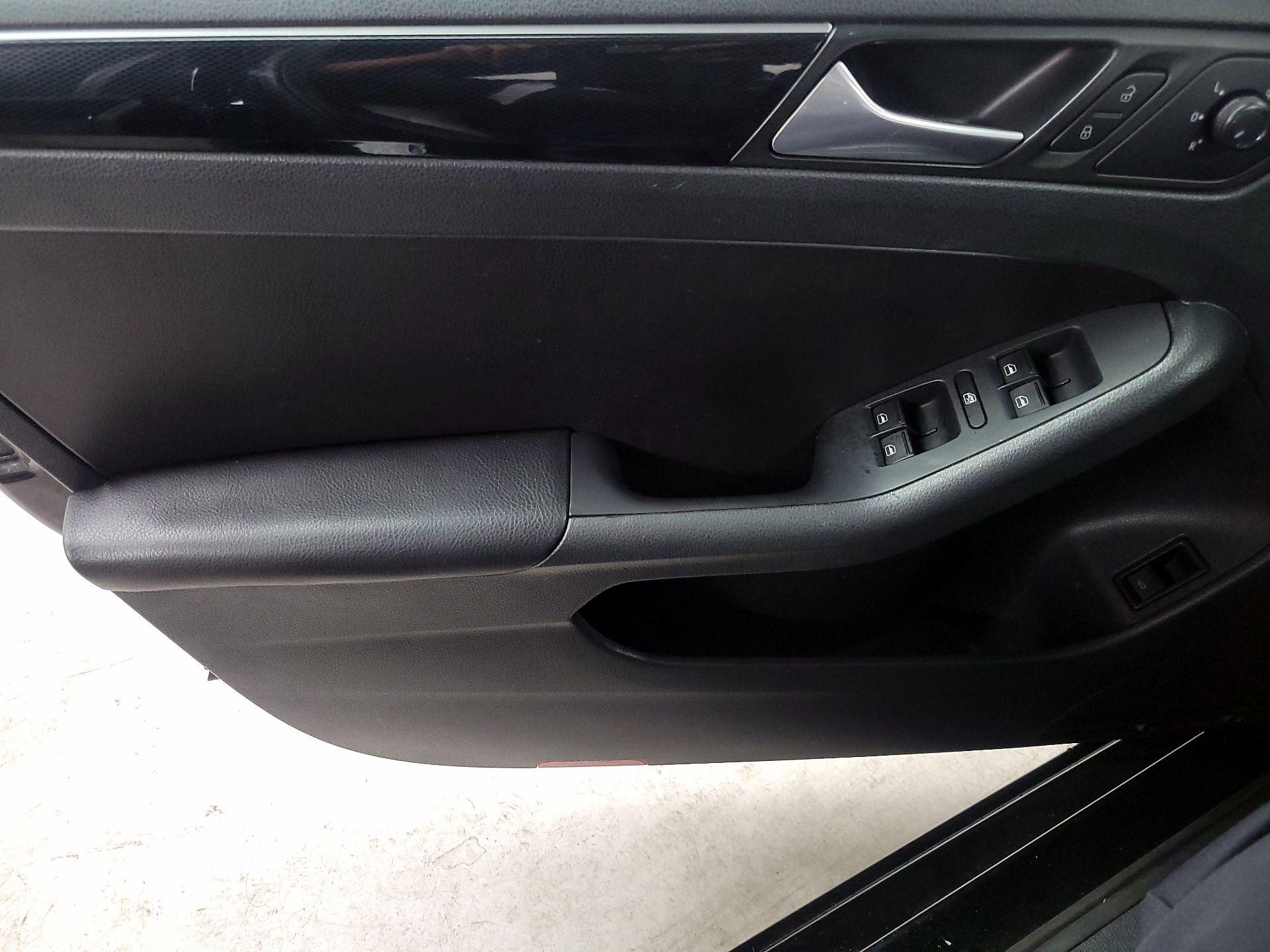 Thumbnail: 2015 Volkswagen Jetta - 12