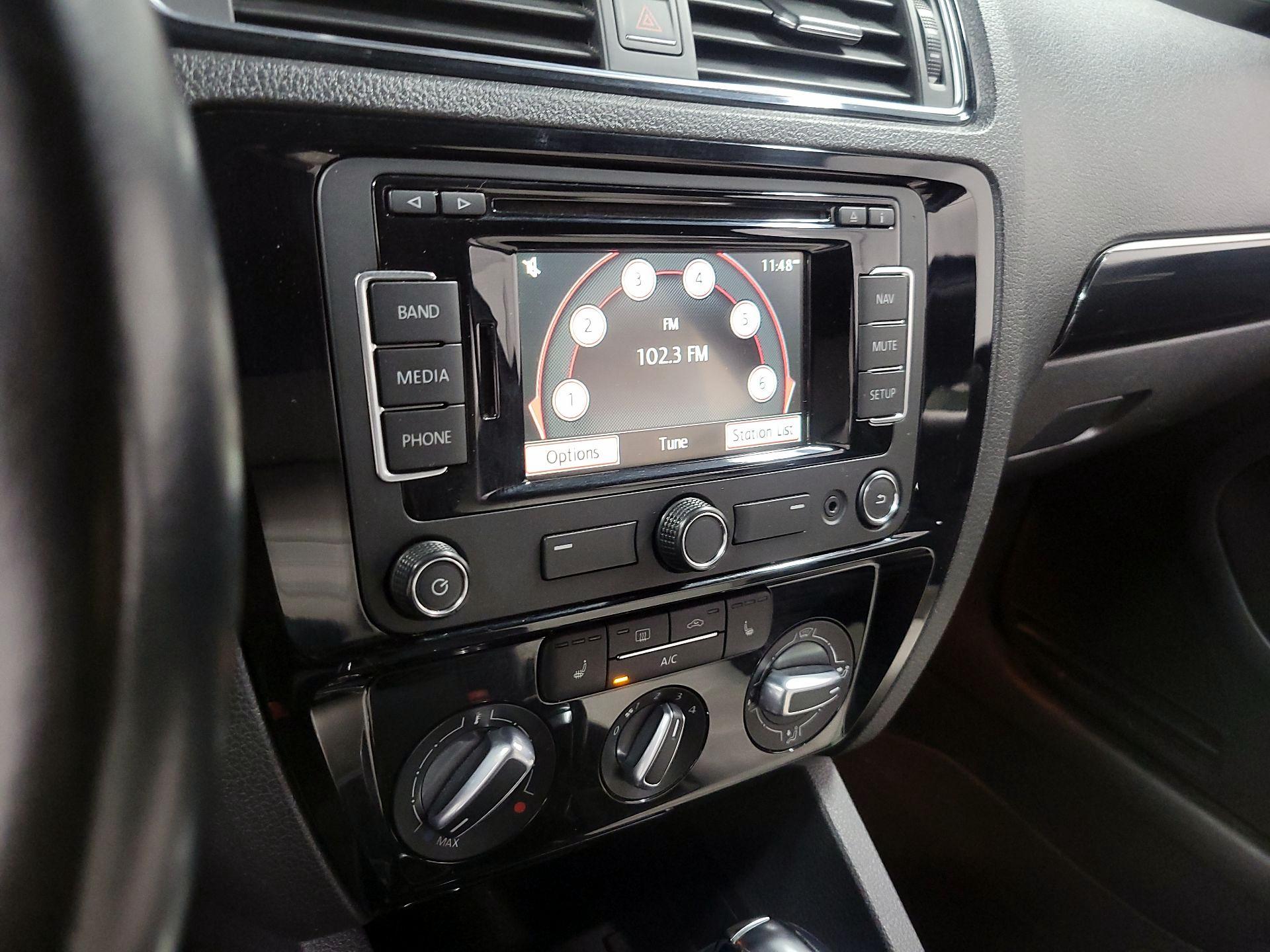 Thumbnail: 2015 Volkswagen Jetta - 14