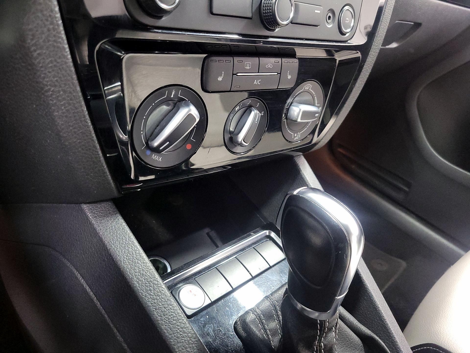 Thumbnail: 2015 Volkswagen Jetta - 15