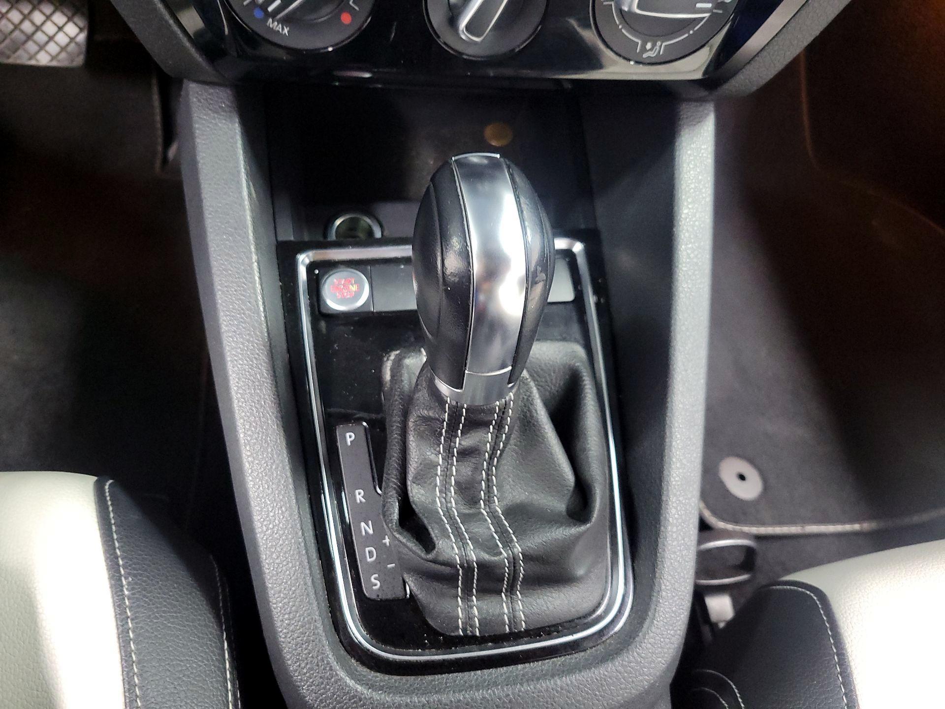 Thumbnail: 2015 Volkswagen Jetta - 16