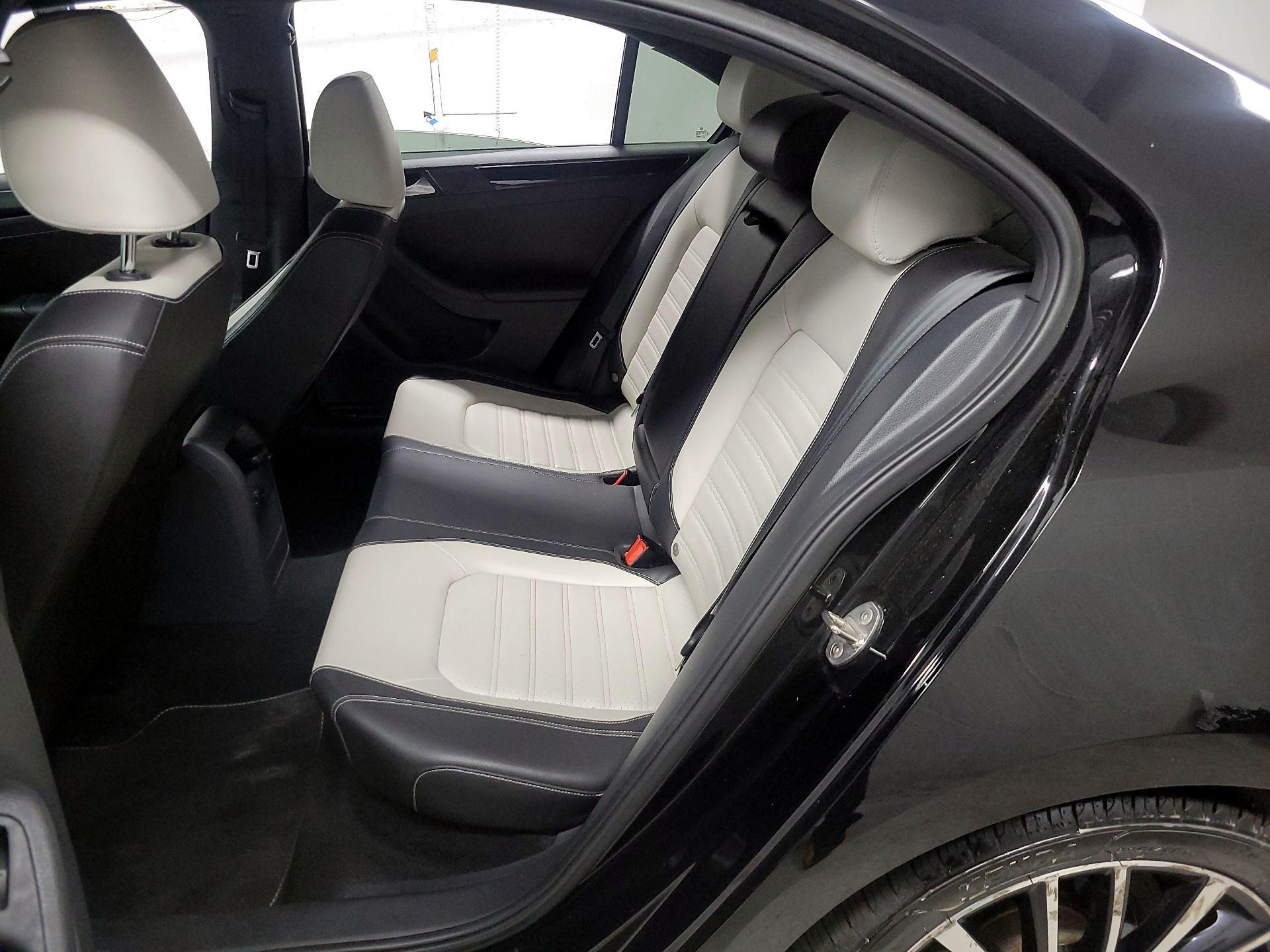 Thumbnail: 2015 Volkswagen Jetta - 17