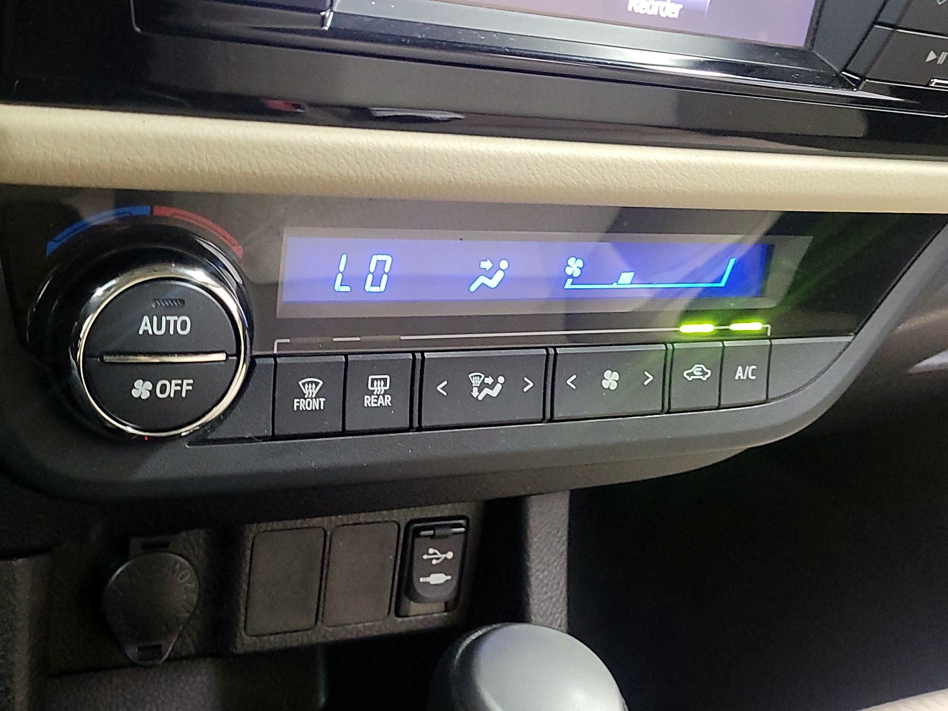 Thumbnail: 2016 Toyota Corolla - 15