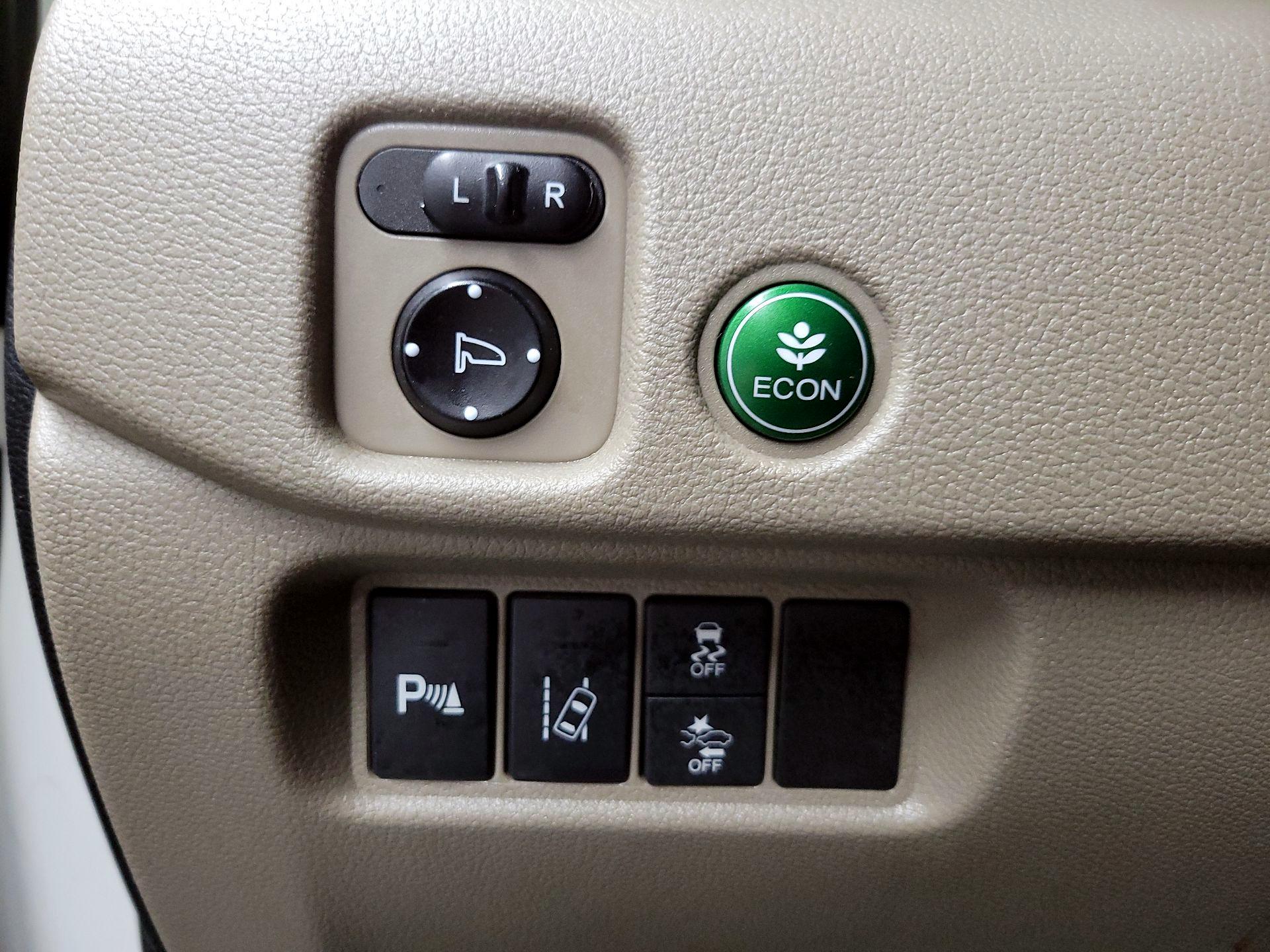 Thumbnail: 2016 Honda Pilot - 13