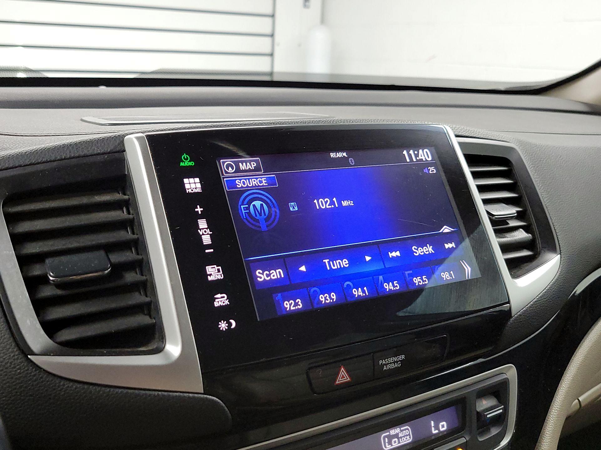 Thumbnail: 2016 Honda Pilot - 15